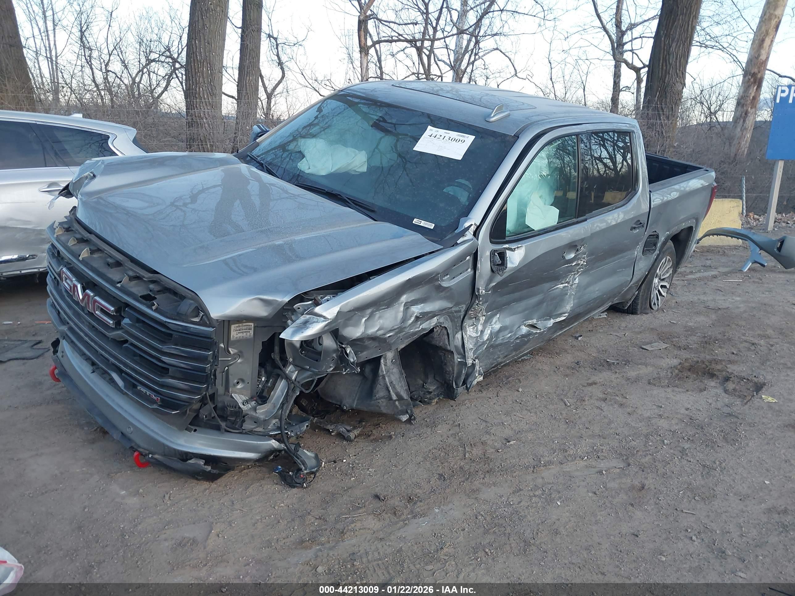 GMC SIERRA image 2