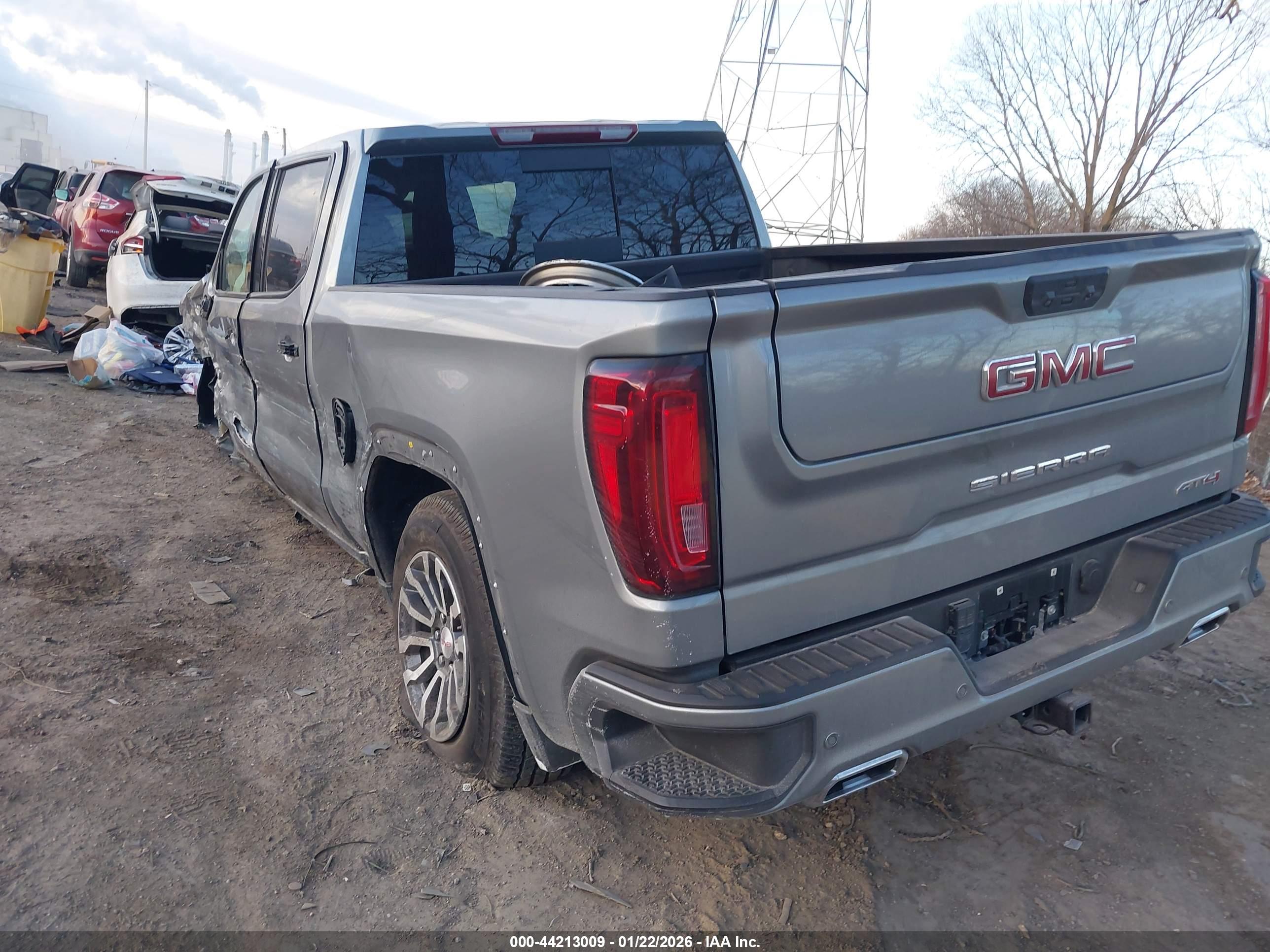 GMC SIERRA image 3