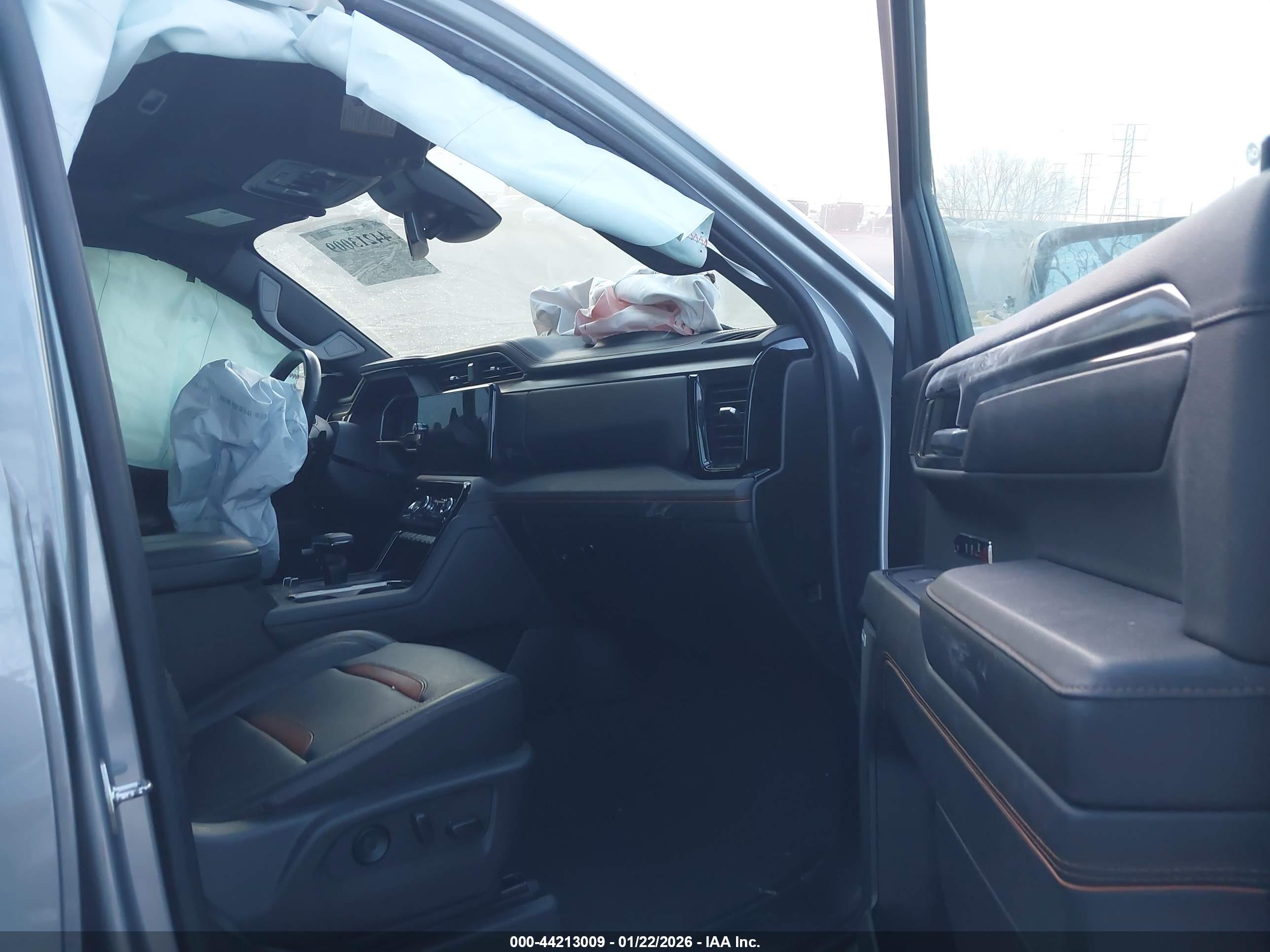 GMC SIERRA image 5