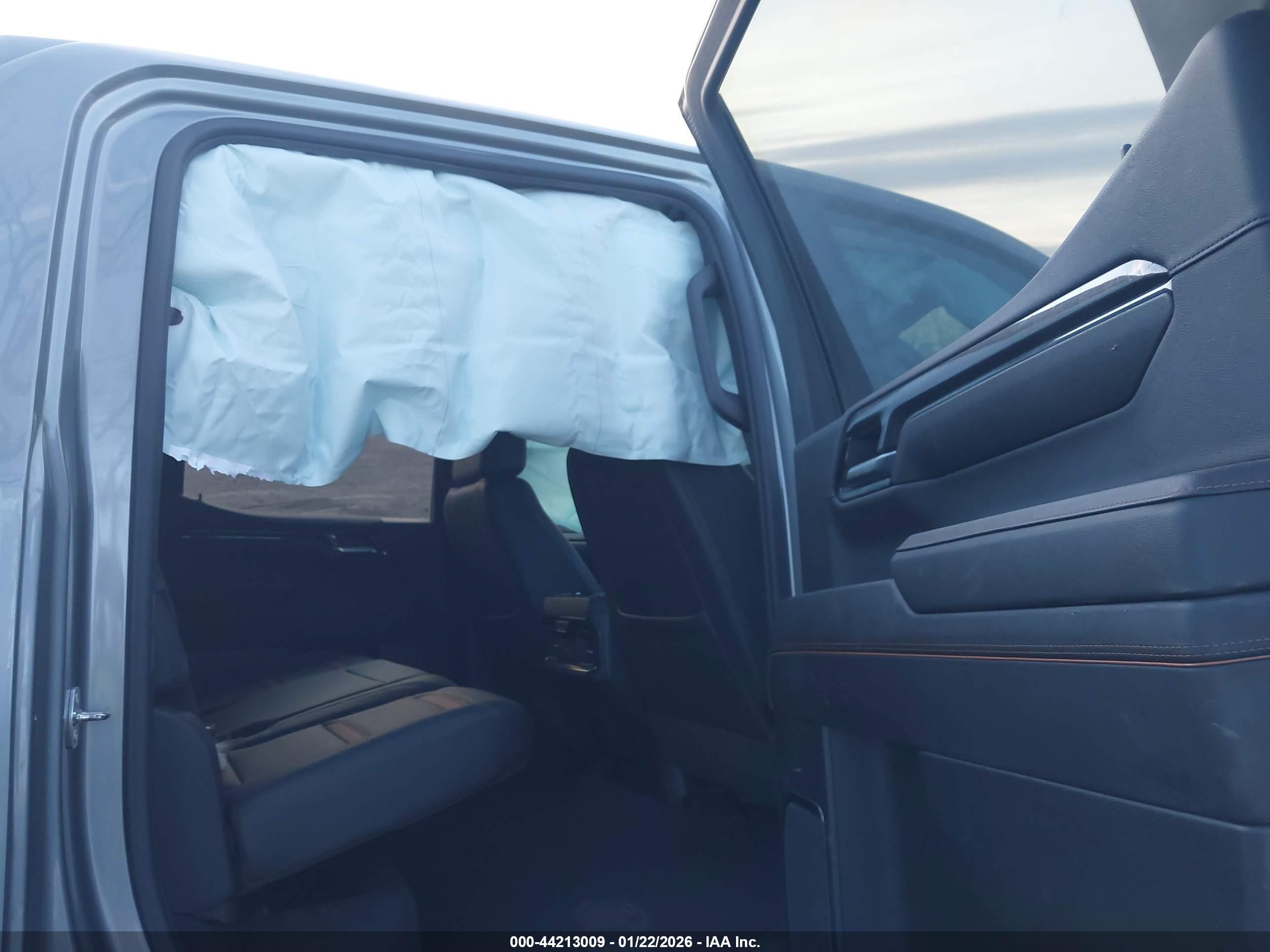 GMC SIERRA image 8
