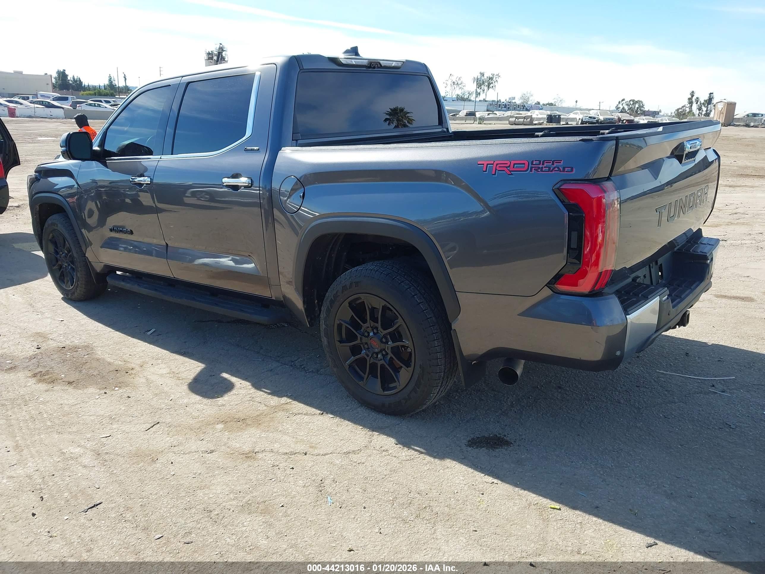 TOYOTA TUNDRA image 3