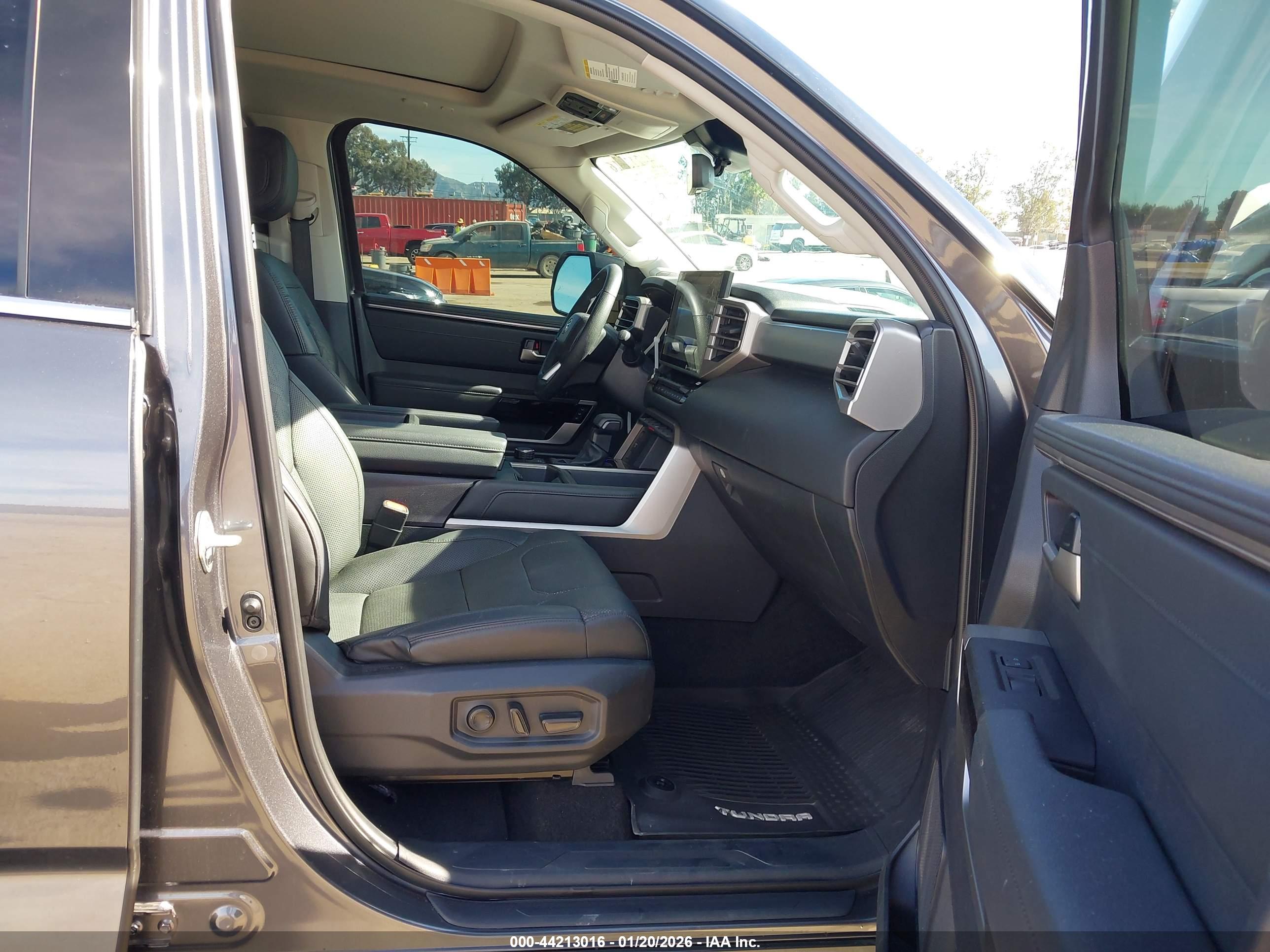 TOYOTA TUNDRA image 5