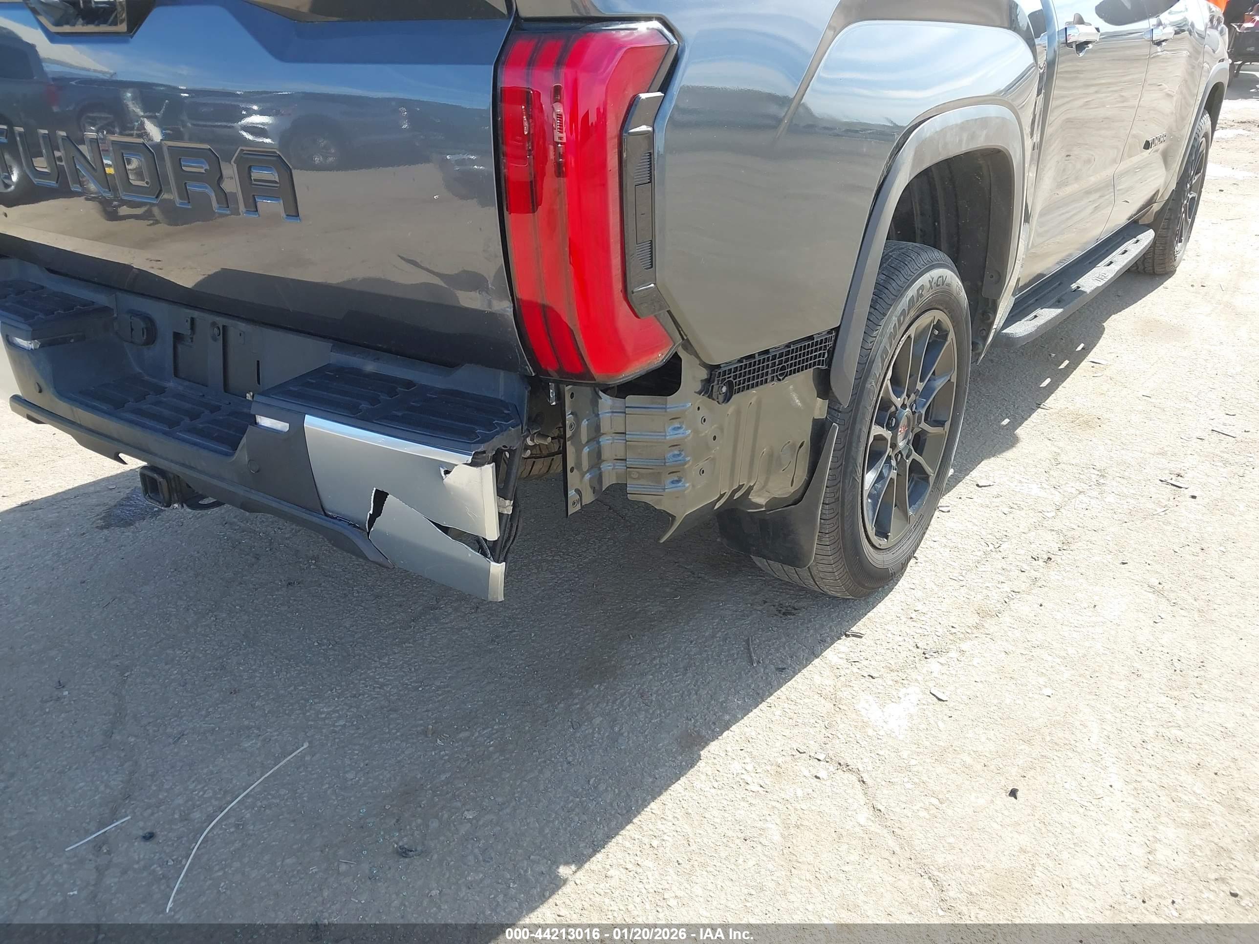 TOYOTA TUNDRA image 6