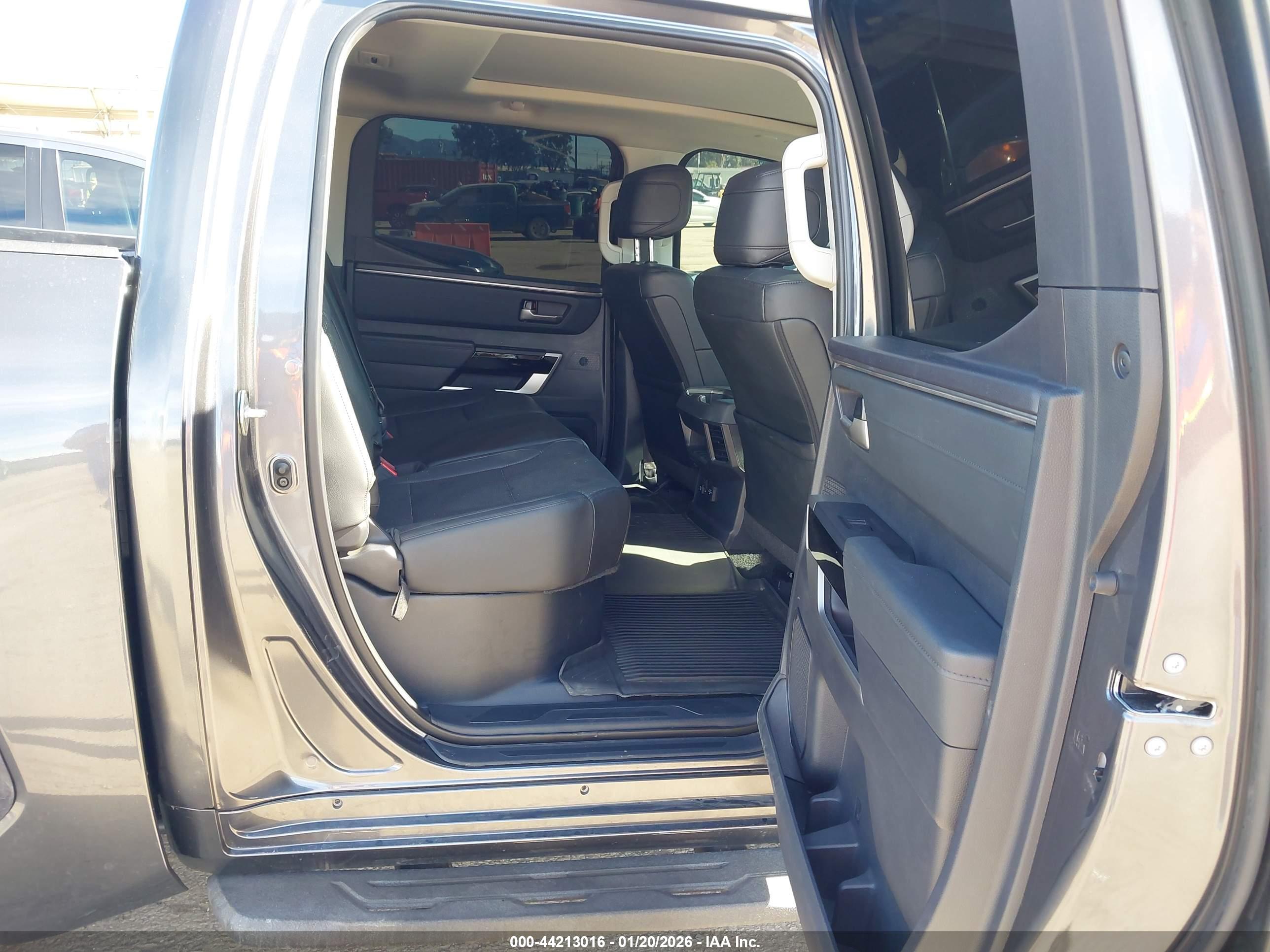 TOYOTA TUNDRA image 8