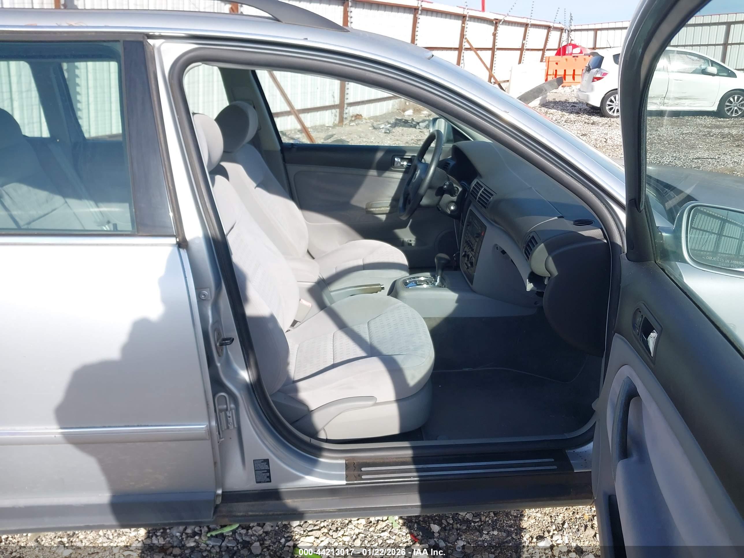 VOLKSWAGEN PASSAT image 5