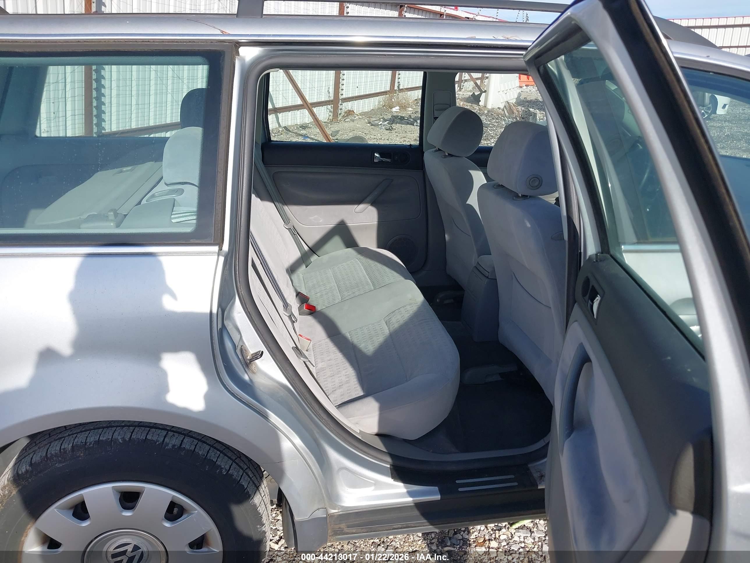 VOLKSWAGEN PASSAT image 8