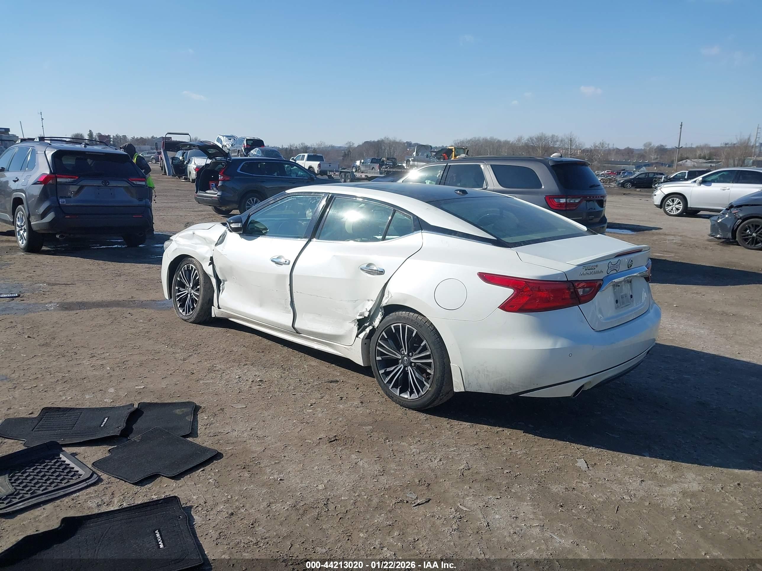 NISSAN MAXIMA image 3