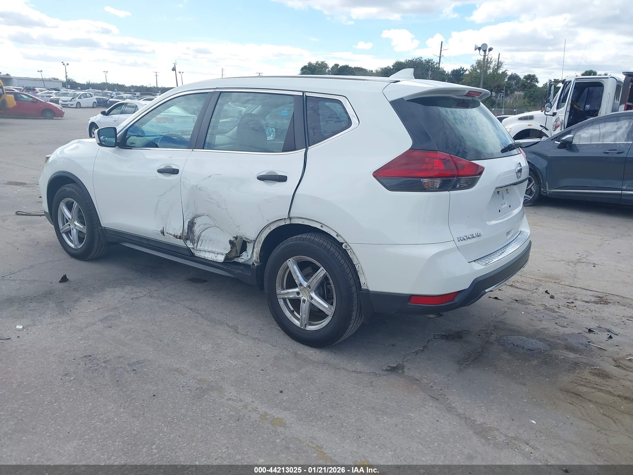 NISSAN ROGUE image 3