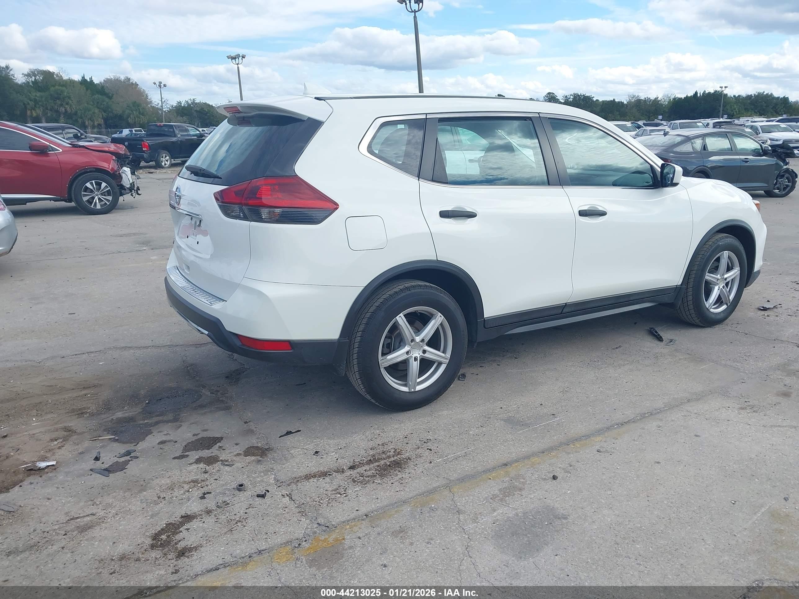 NISSAN ROGUE image 4