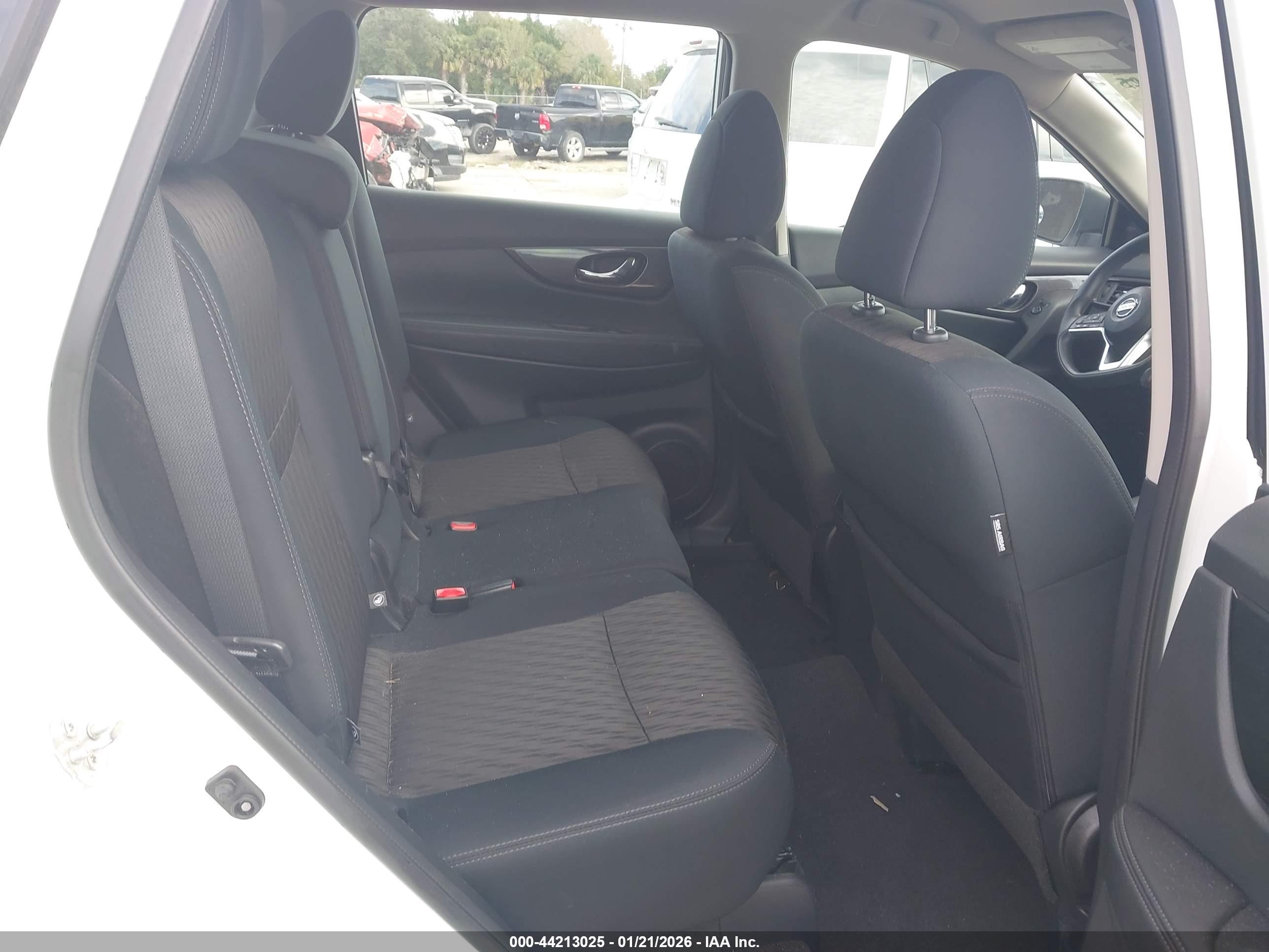 NISSAN ROGUE image 8