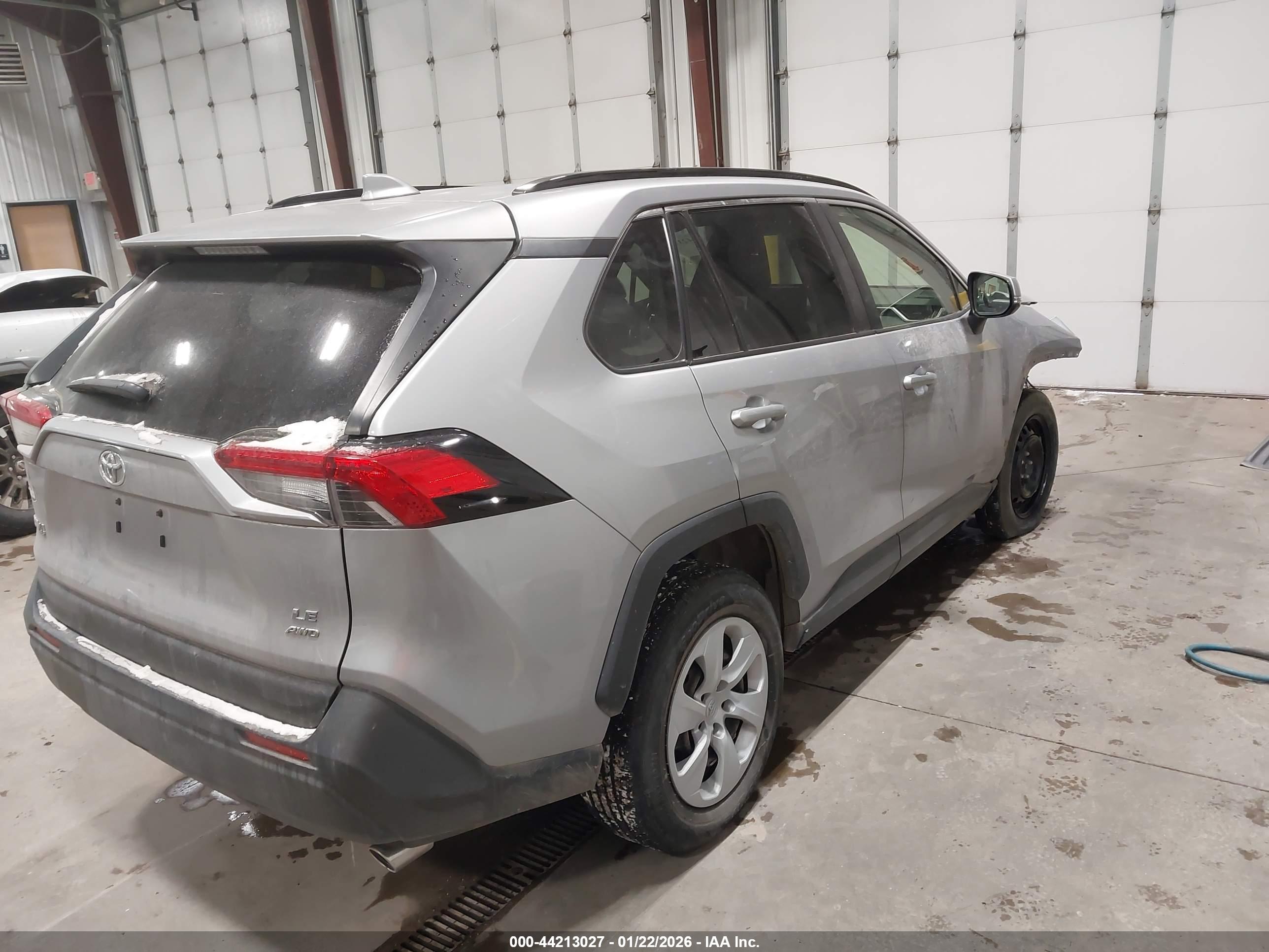 TOYOTA RAV4 image 4