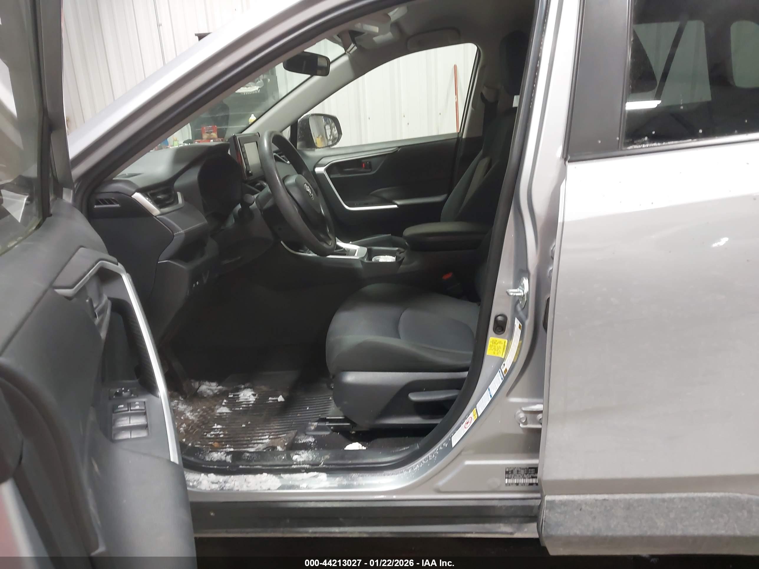 TOYOTA RAV4 image 5