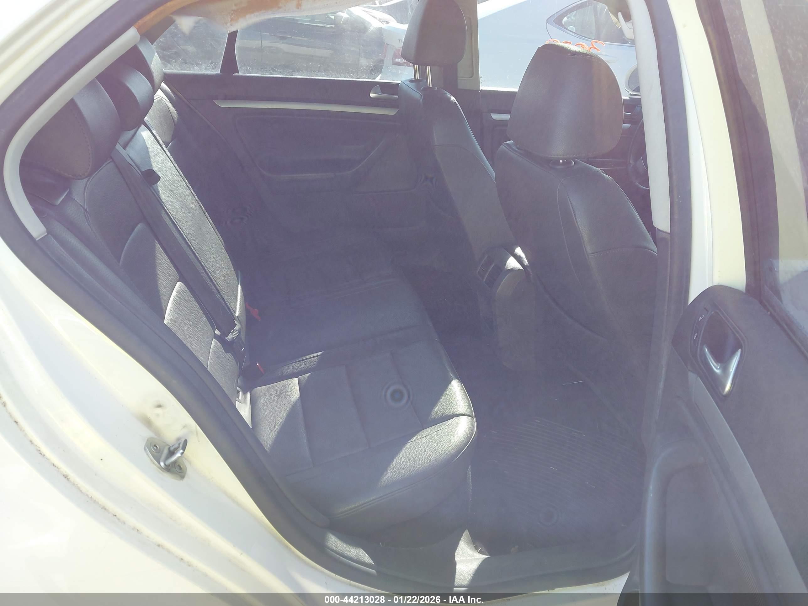 VOLKSWAGEN JETTA image 8
