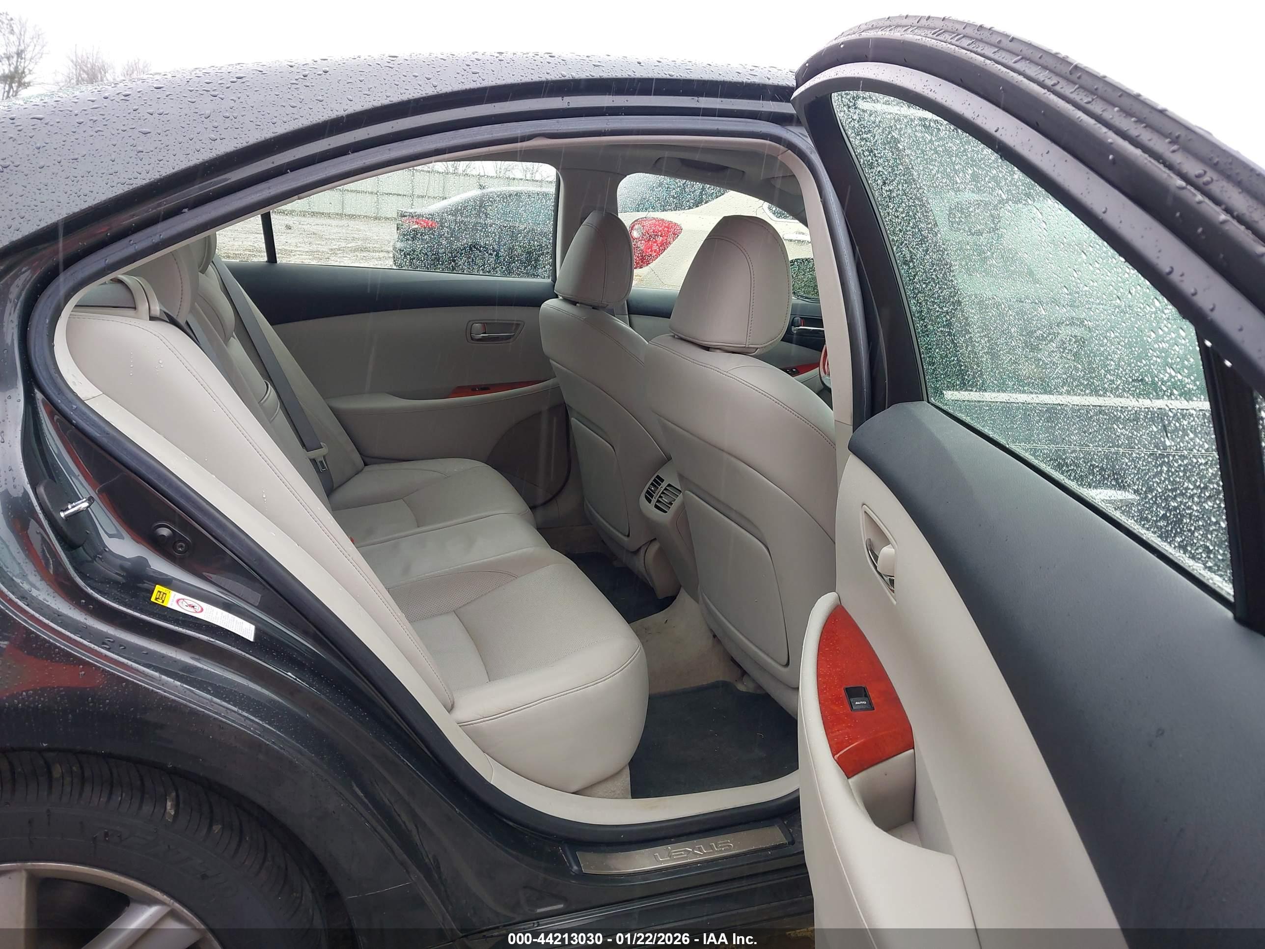 LEXUS ES image 8