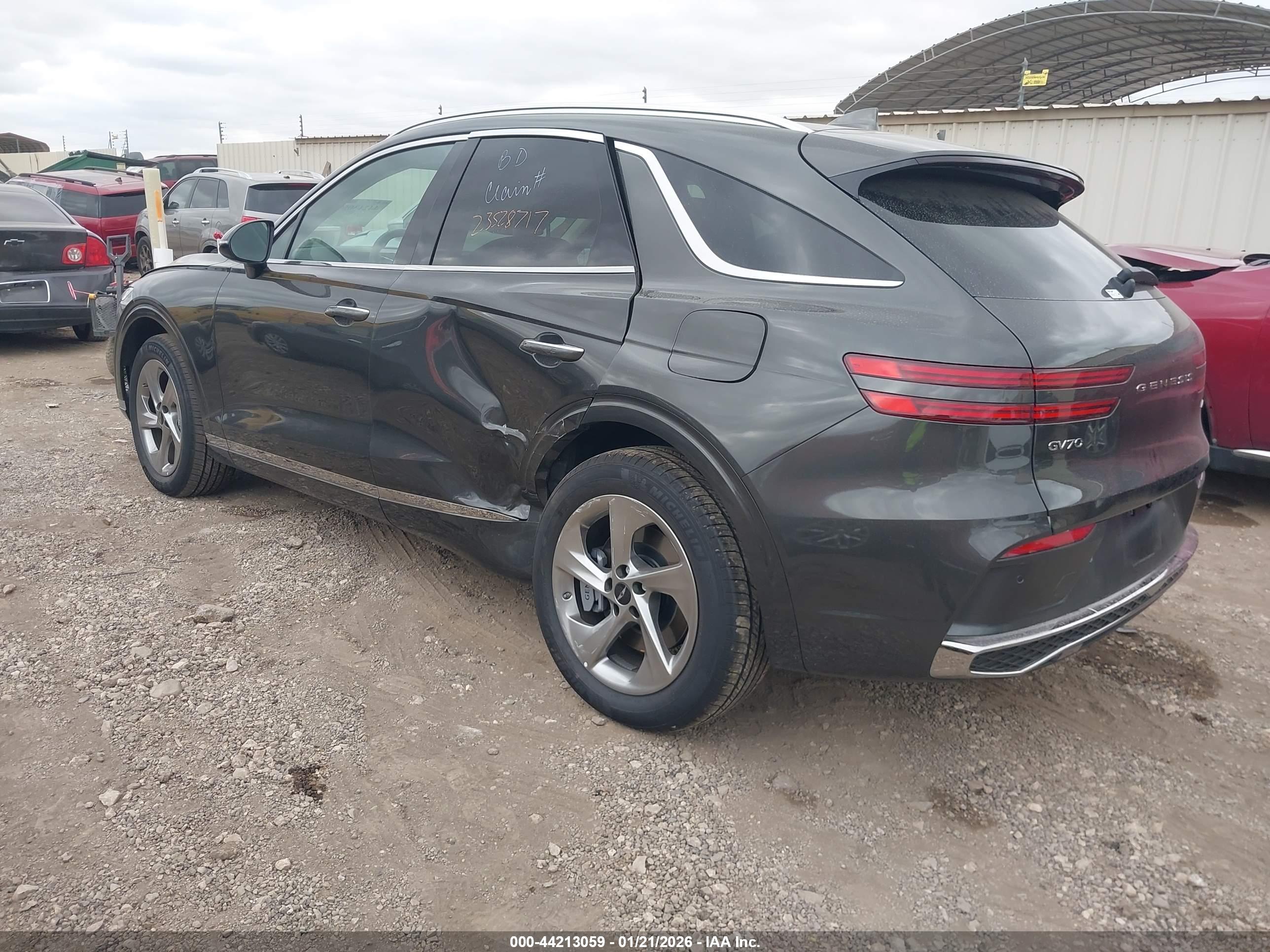 GENESIS GV70 image 3