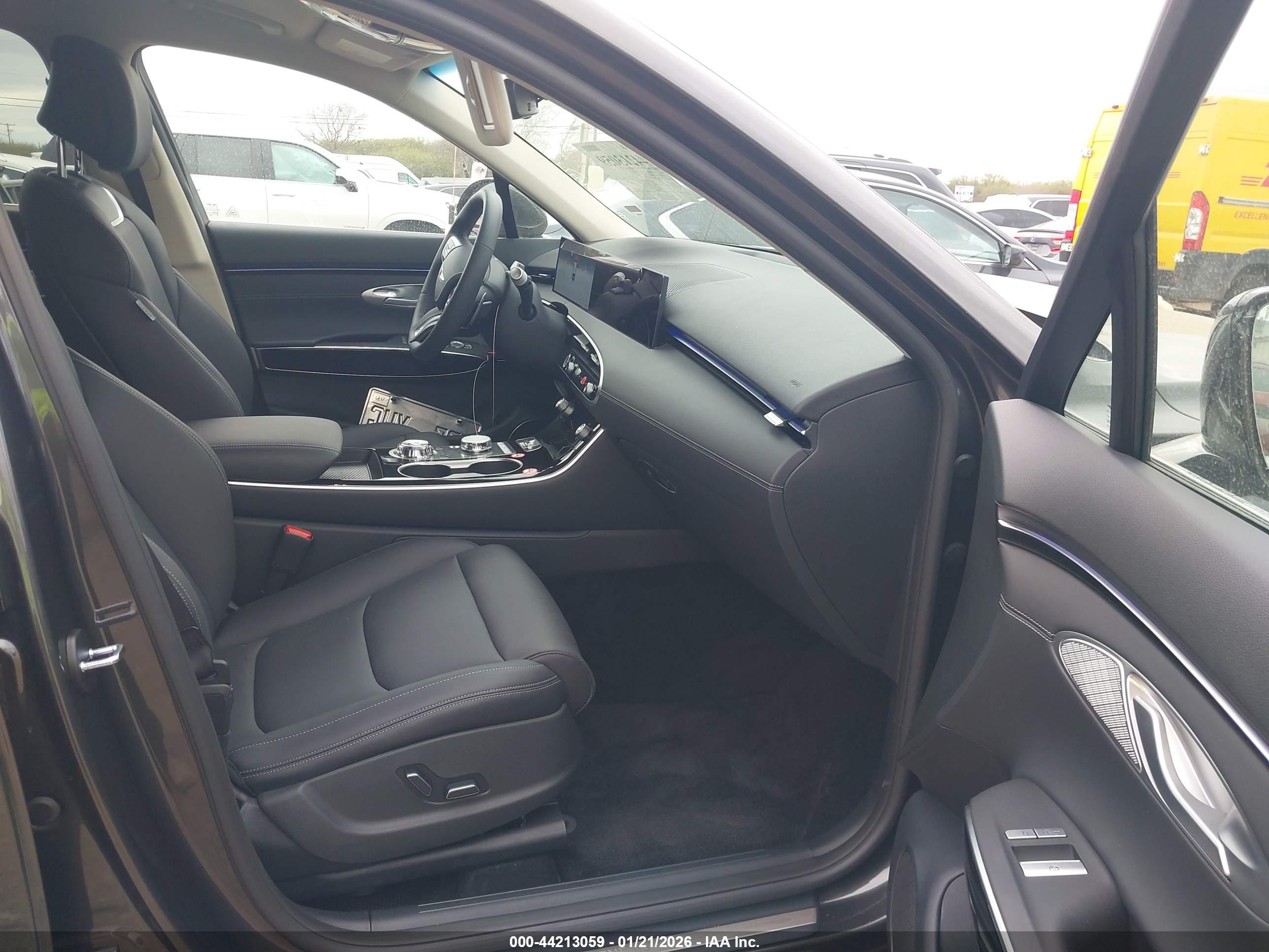 GENESIS GV70 image 5