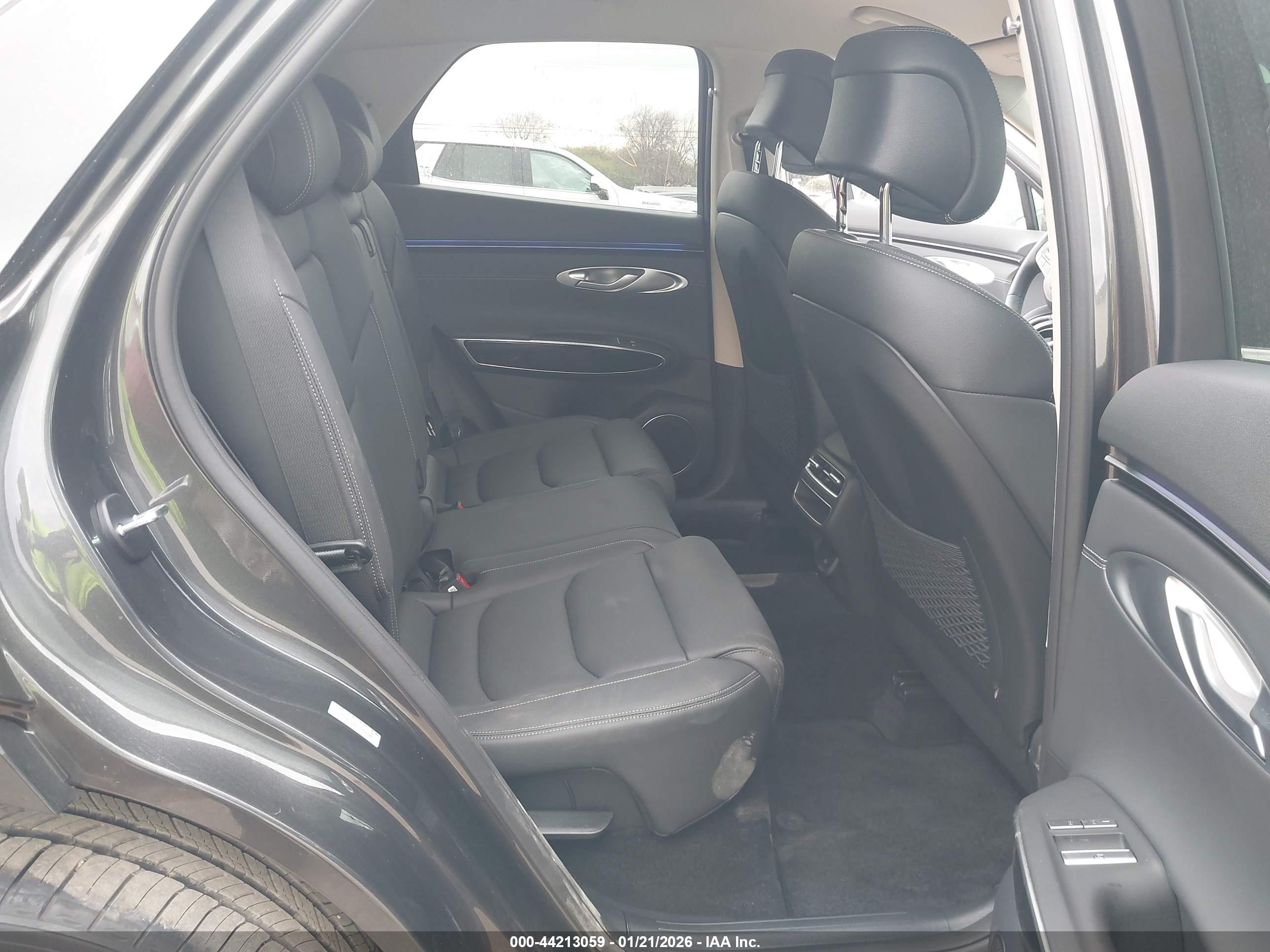GENESIS GV70 image 8