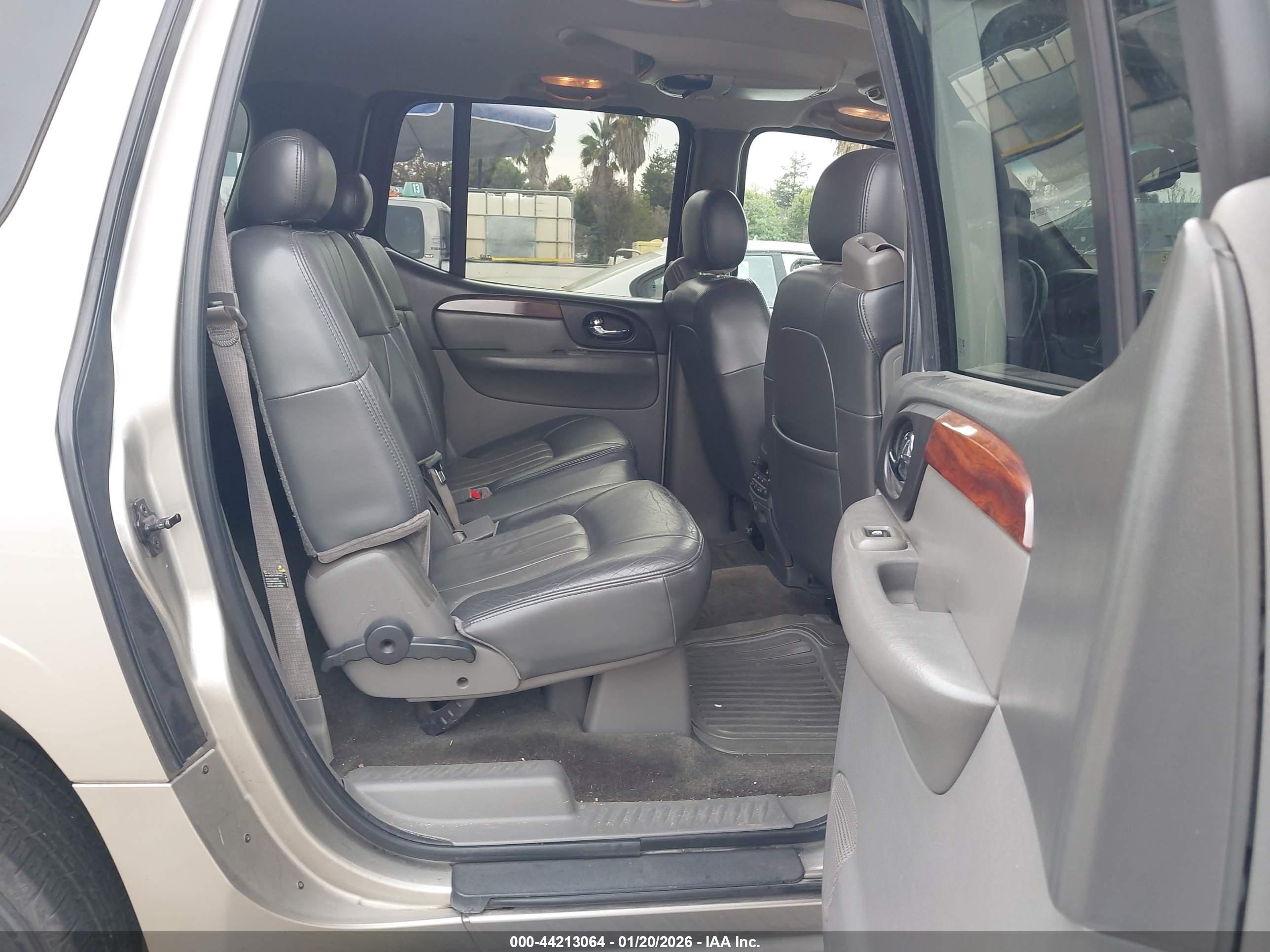 GMC ENVOY image 8