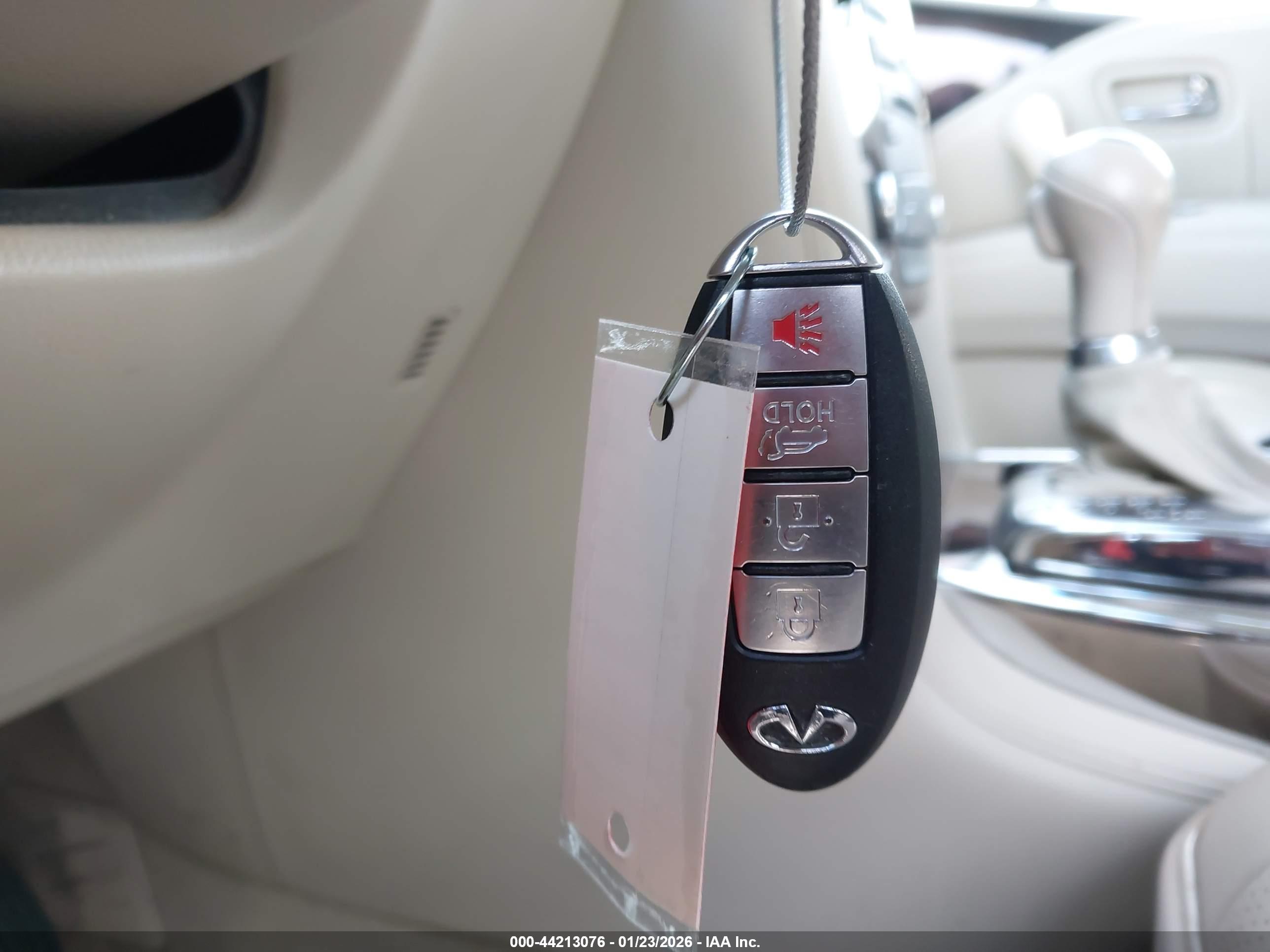 INFINITI QX56 image 11