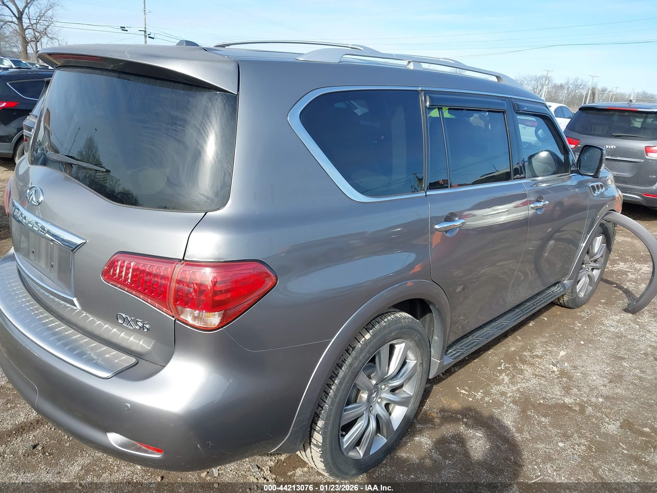 INFINITI QX56 image 4