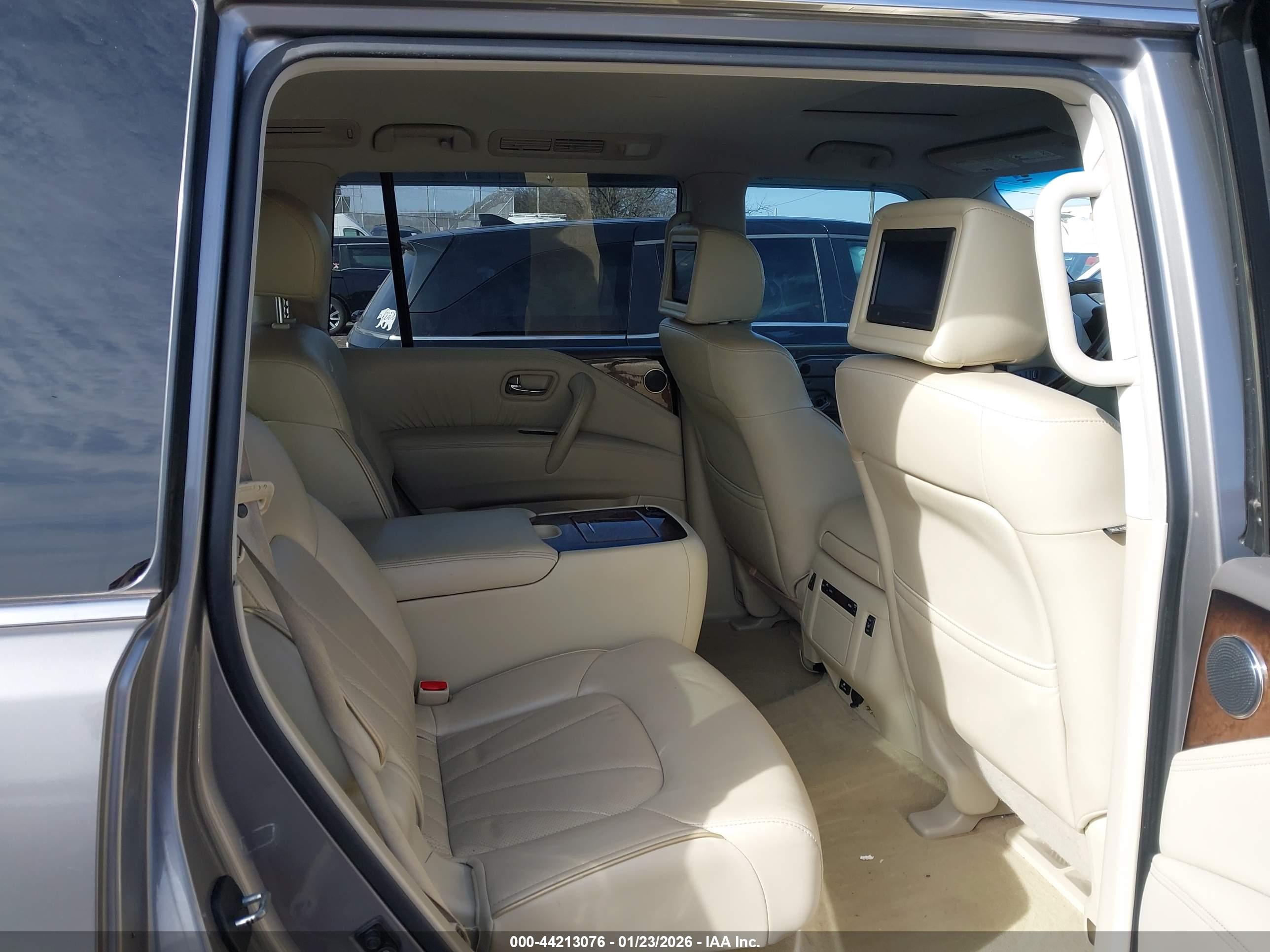 INFINITI QX56 image 8