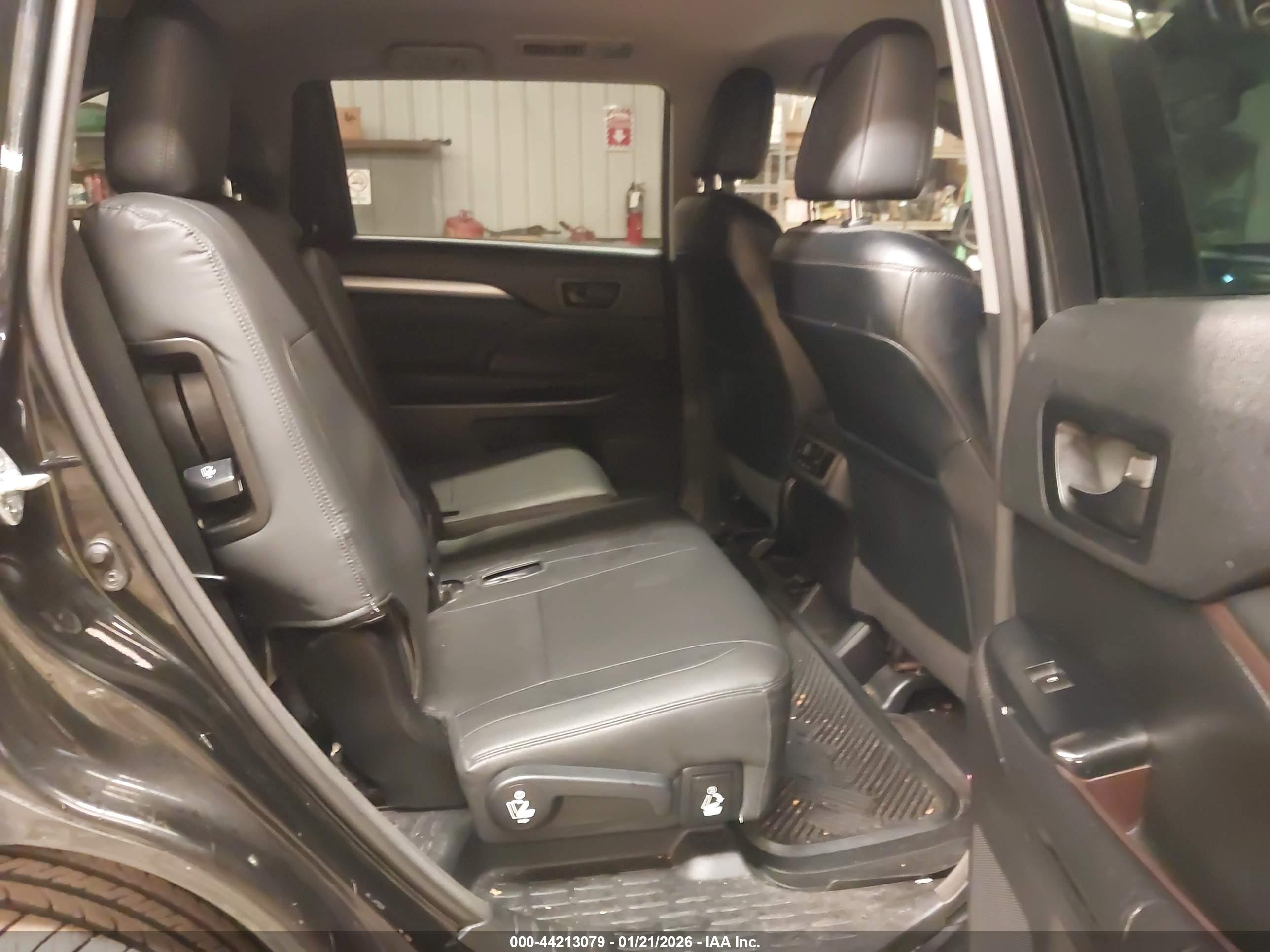 TOYOTA HIGHLANDER image 8