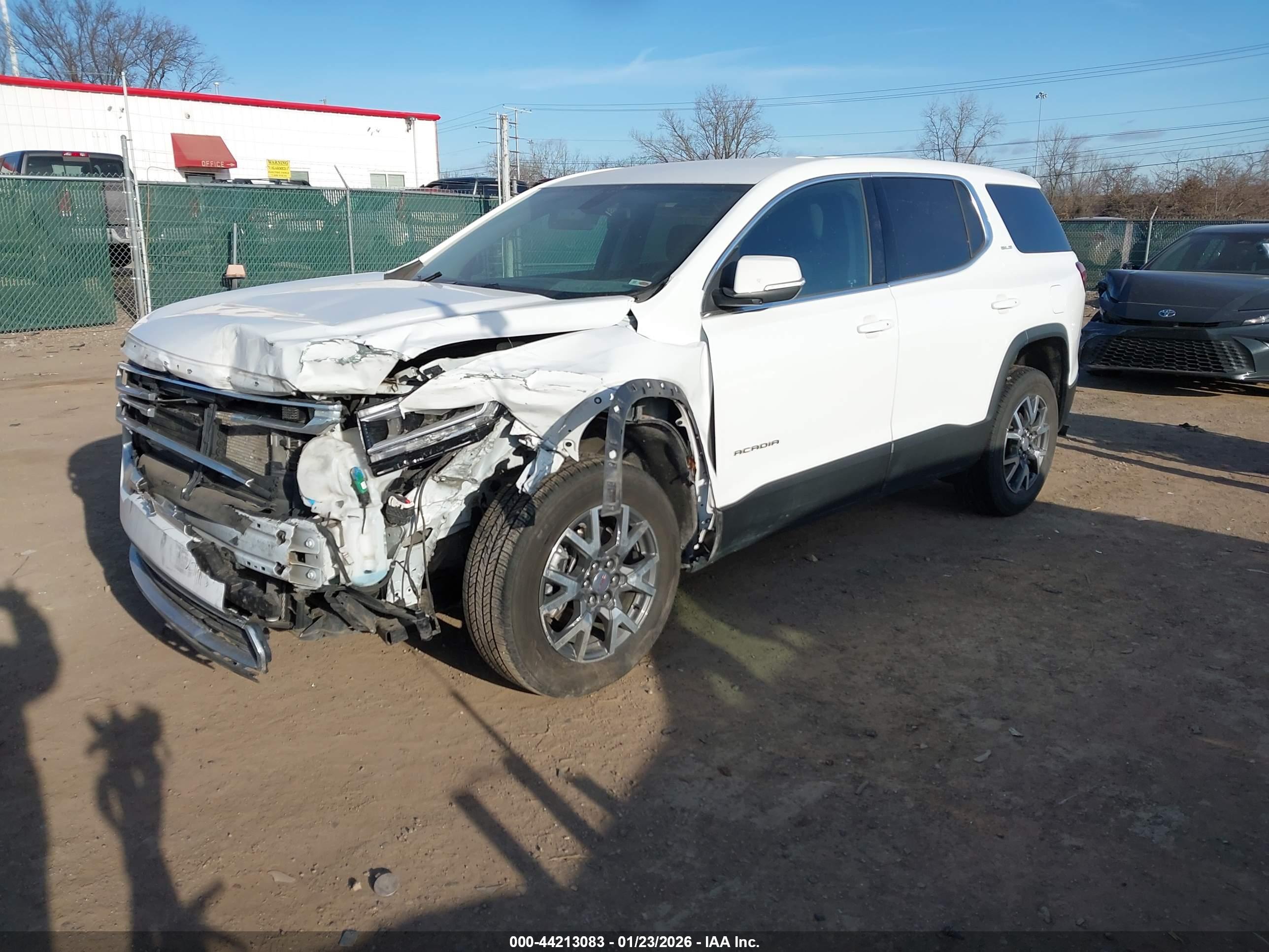 GMC ACADIA image 2