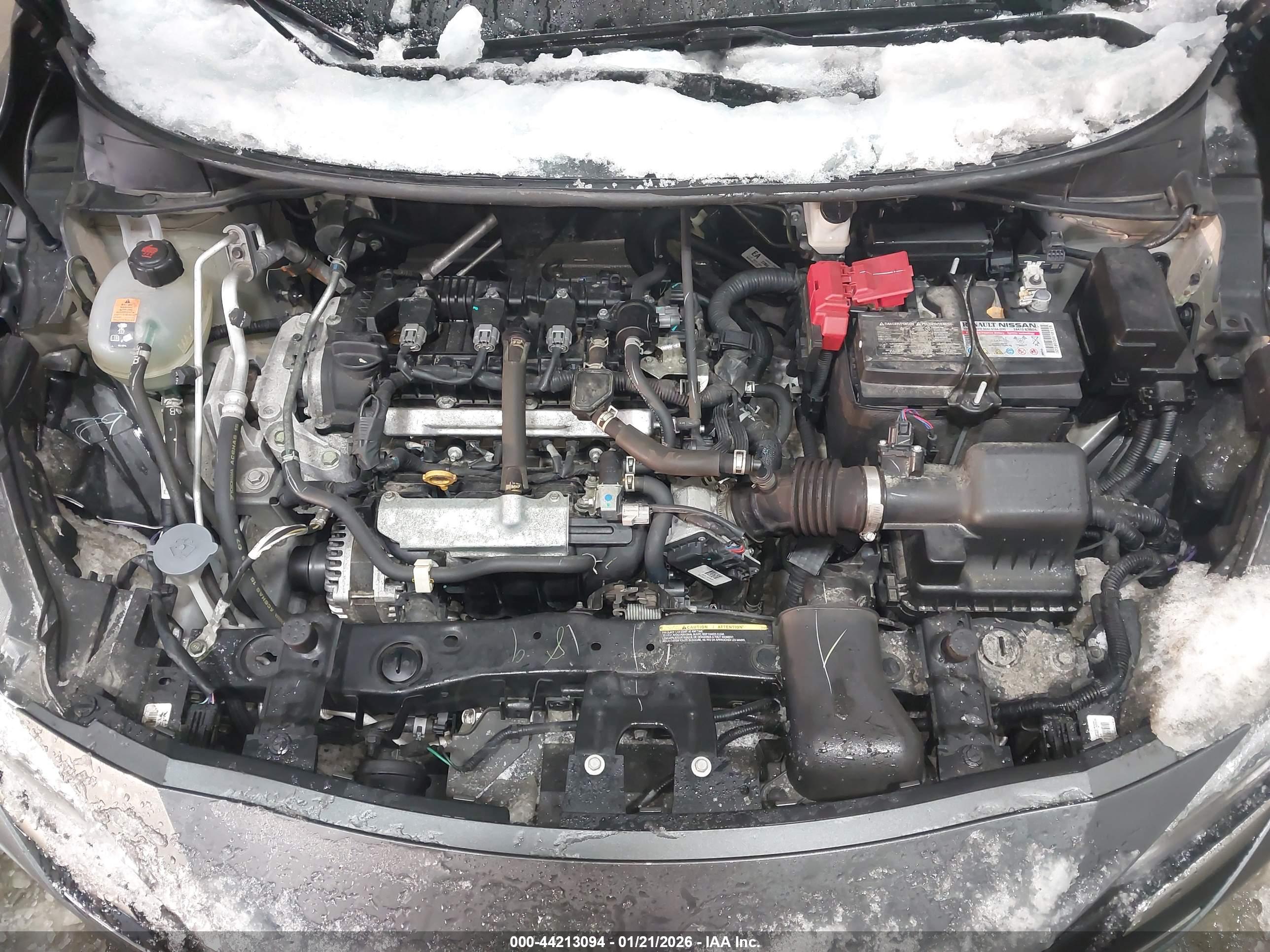 NISSAN VERSA image 10
