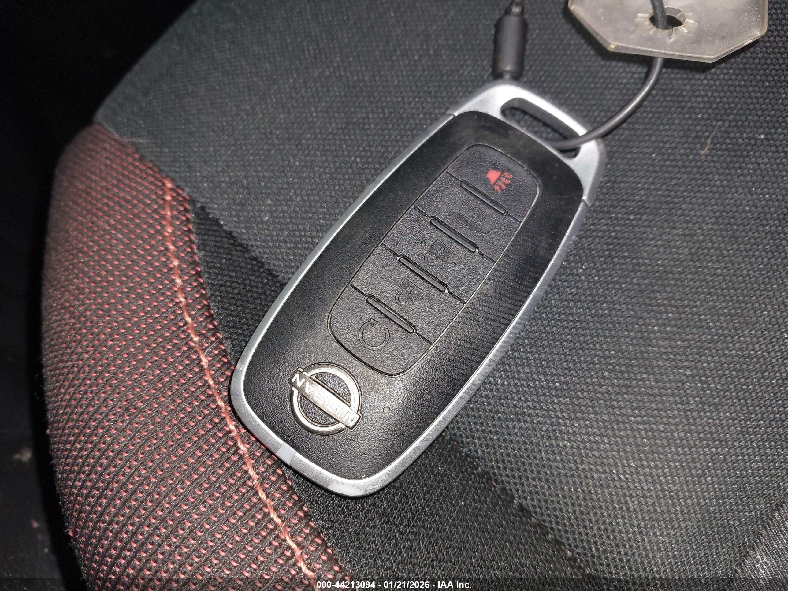 NISSAN VERSA image 11