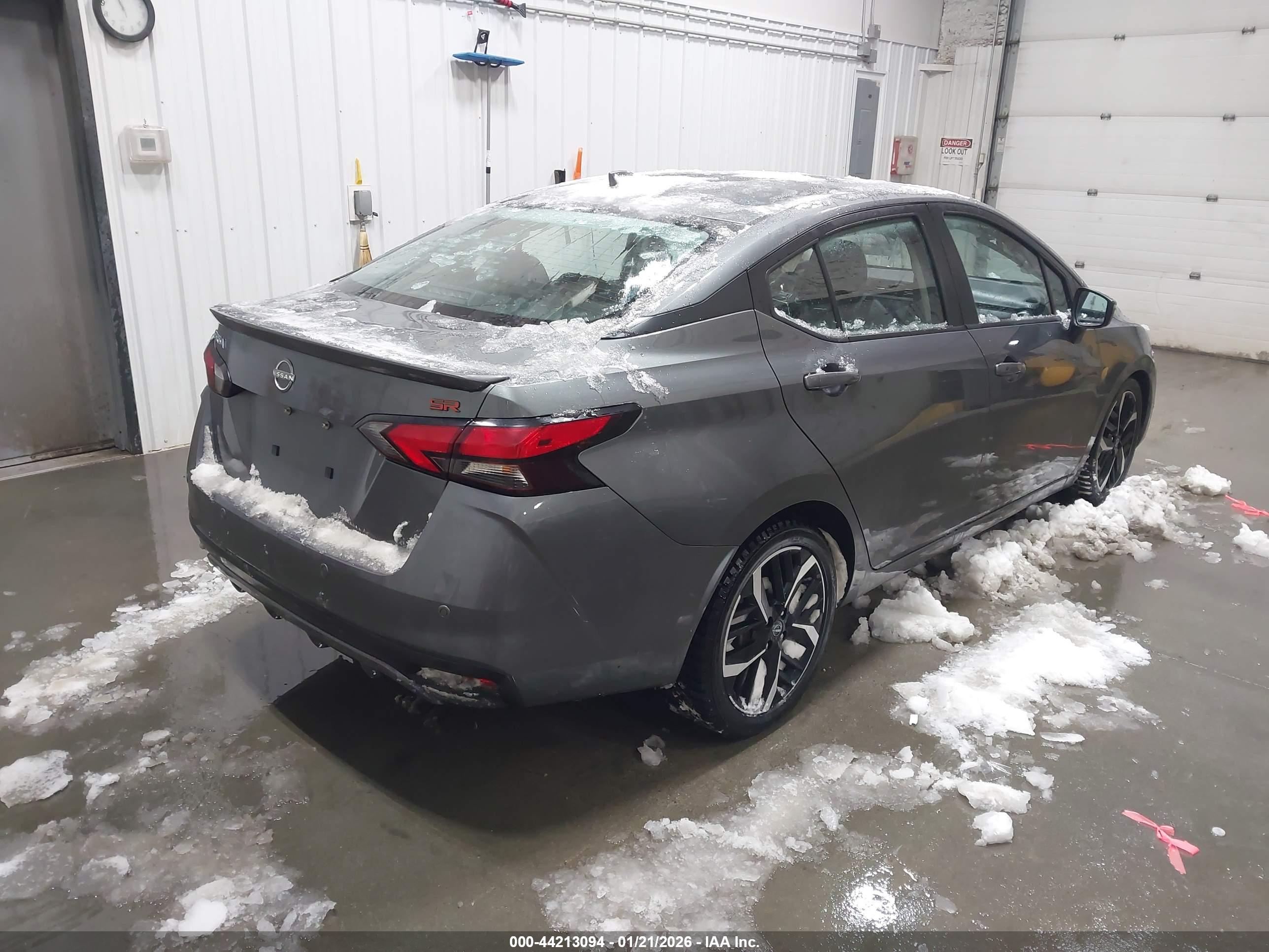 NISSAN VERSA image 4