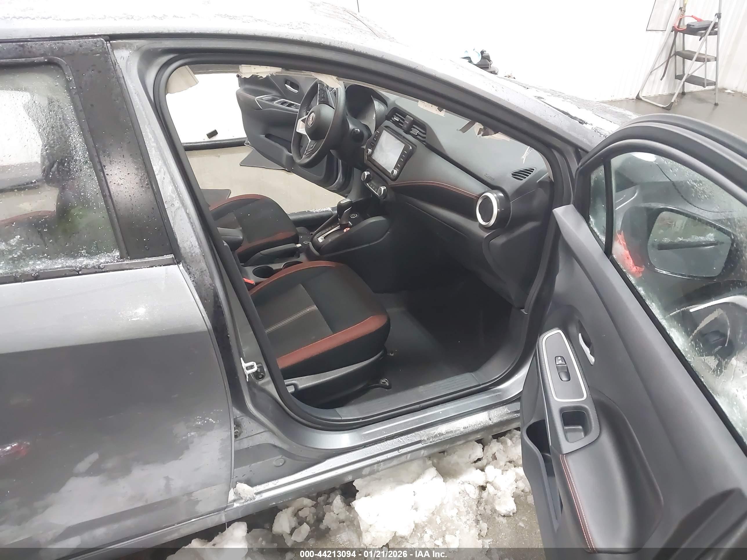 NISSAN VERSA image 5