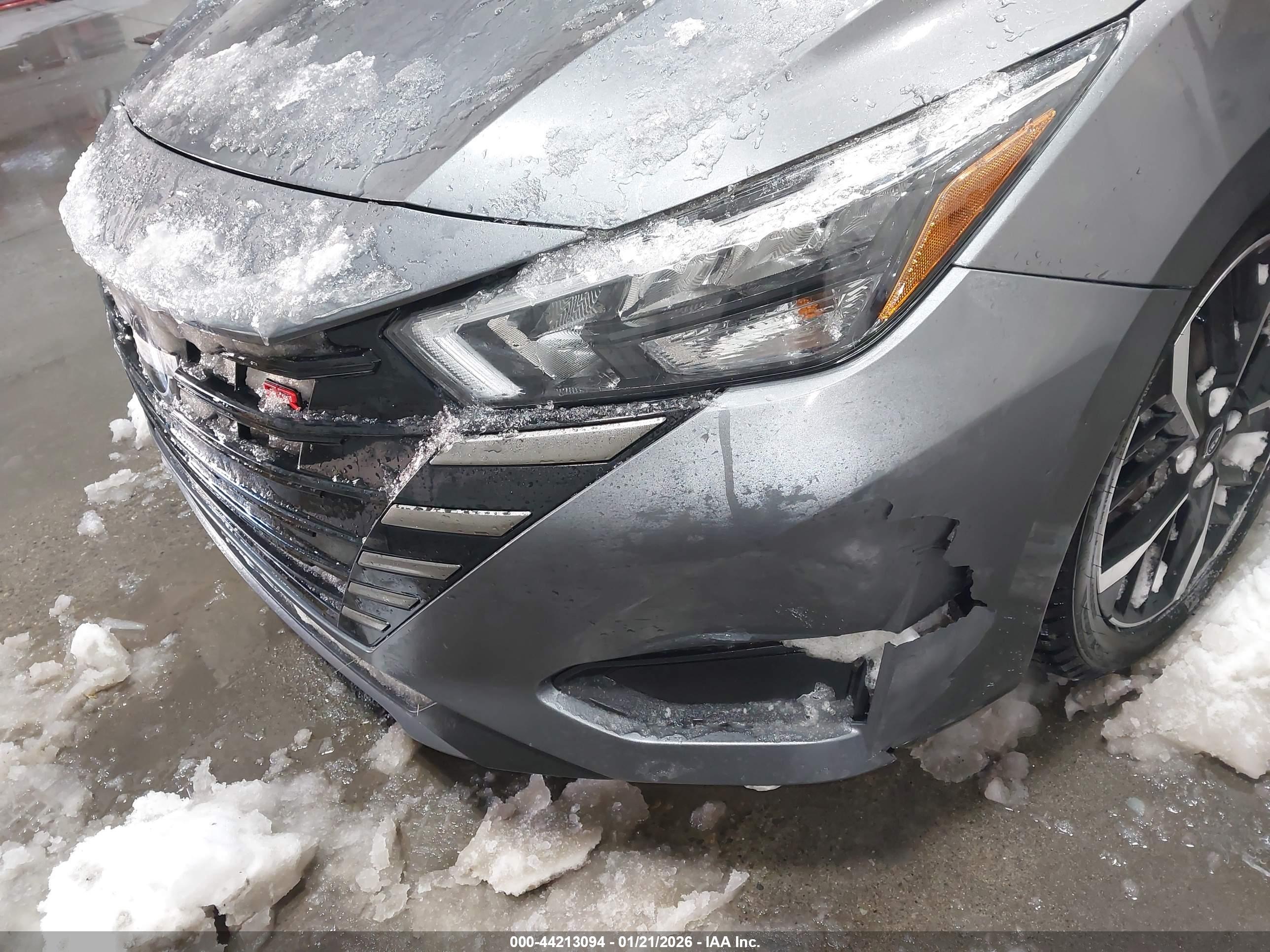 NISSAN VERSA image 6