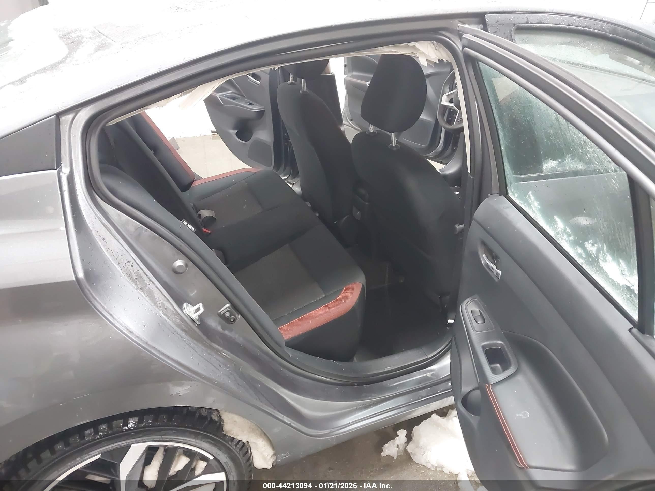 NISSAN VERSA image 8