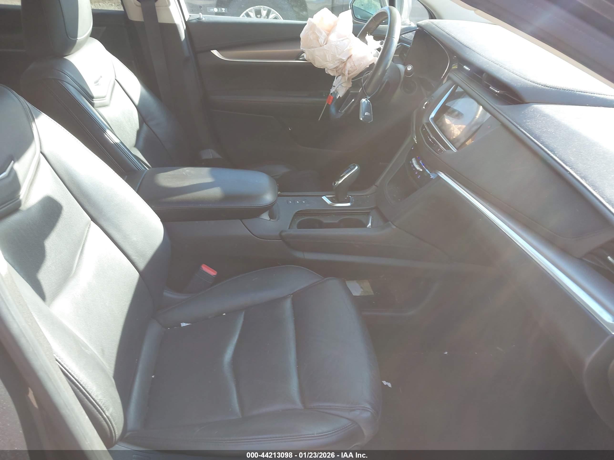 CADILLAC XT5 image 5