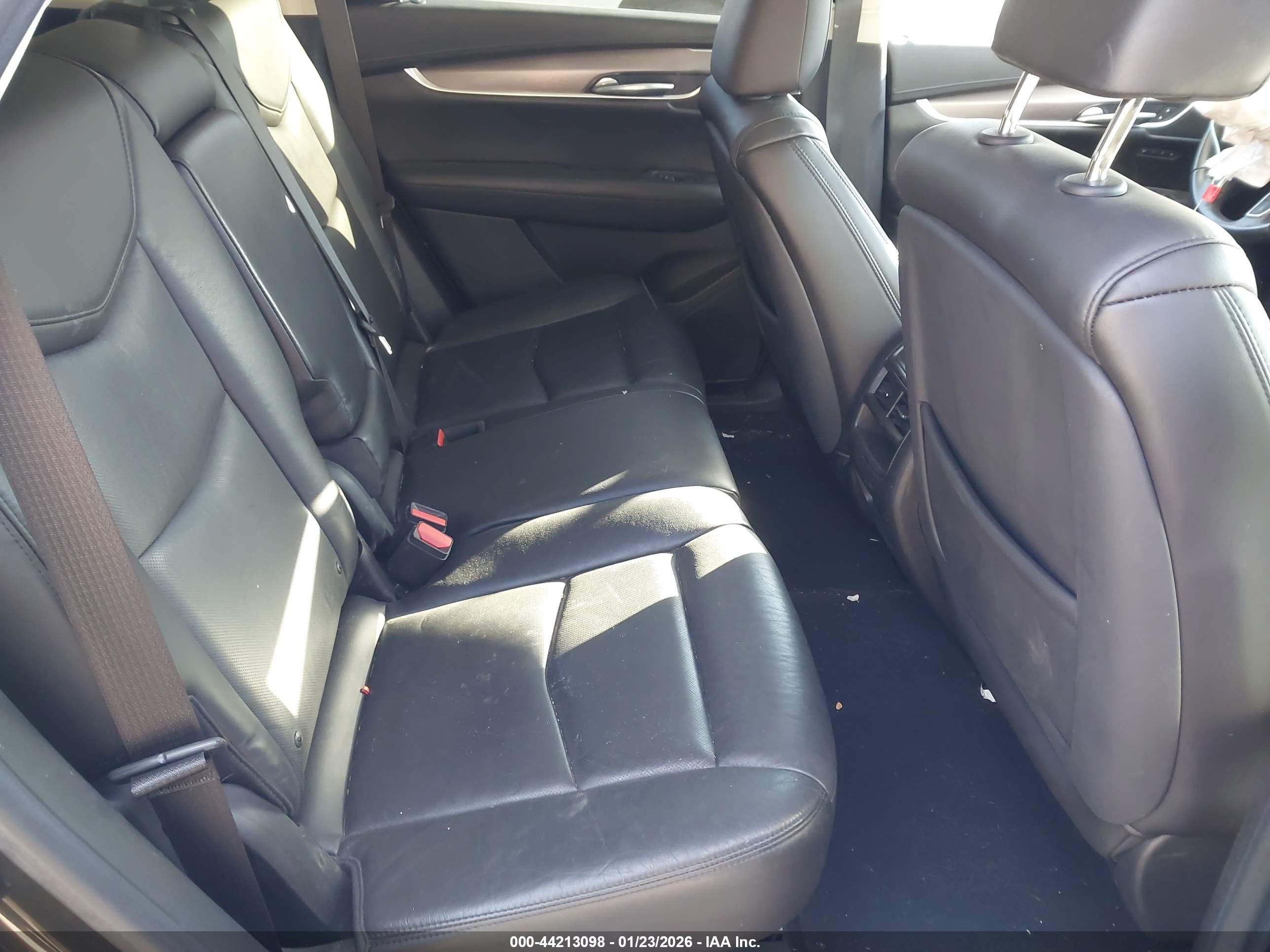 CADILLAC XT5 image 8