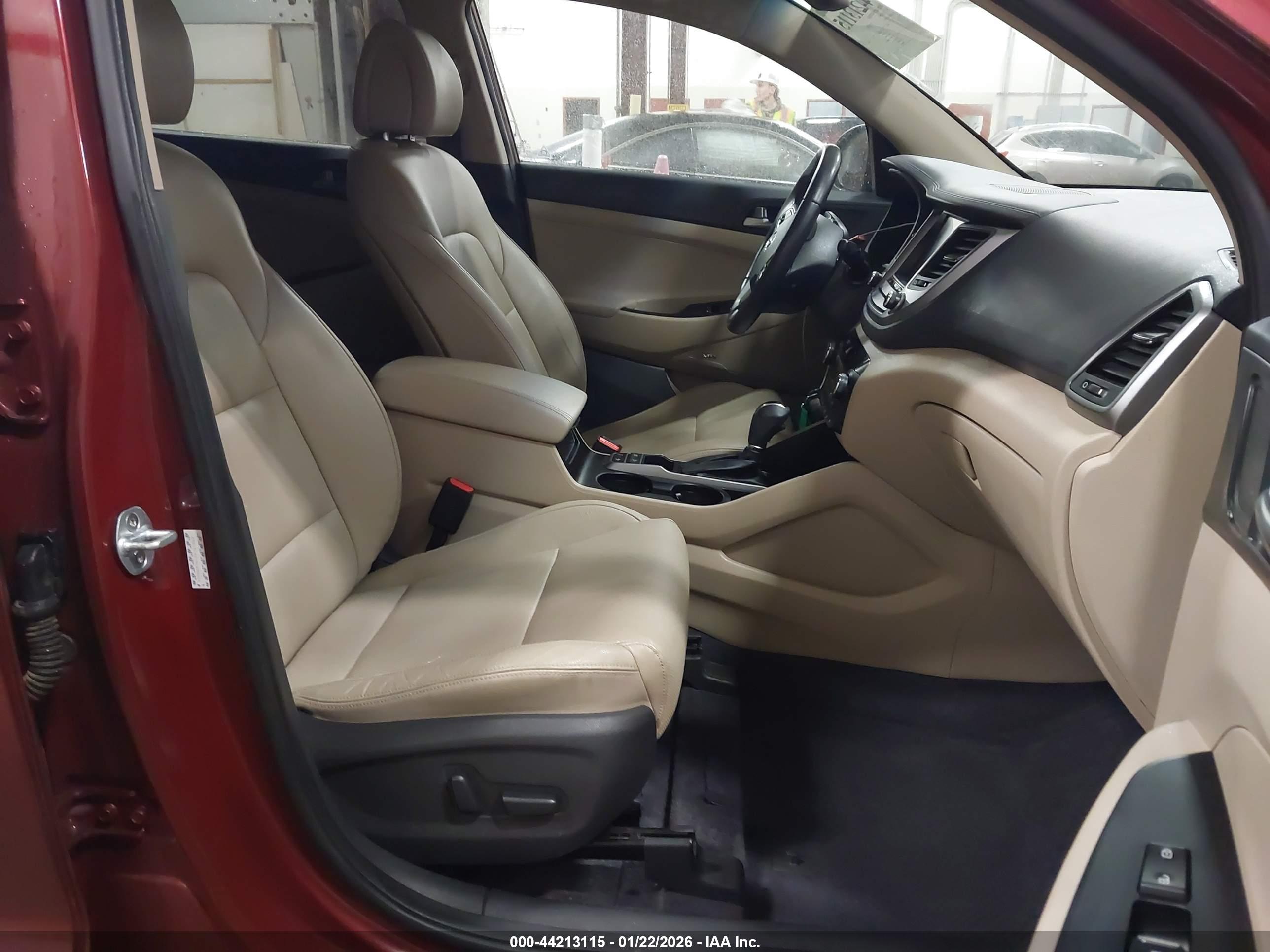 HYUNDAI TUCSON image 5