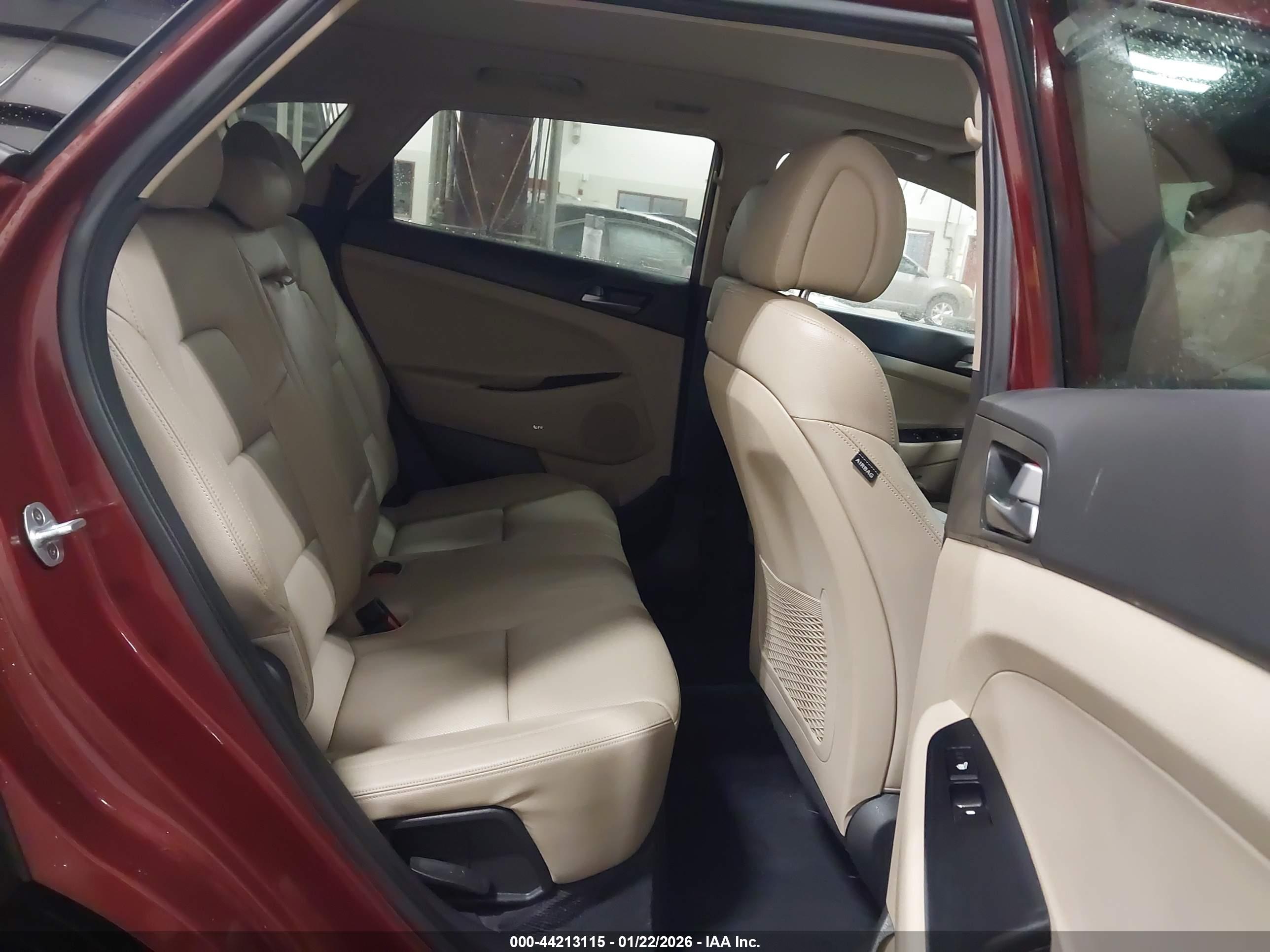 HYUNDAI TUCSON image 8