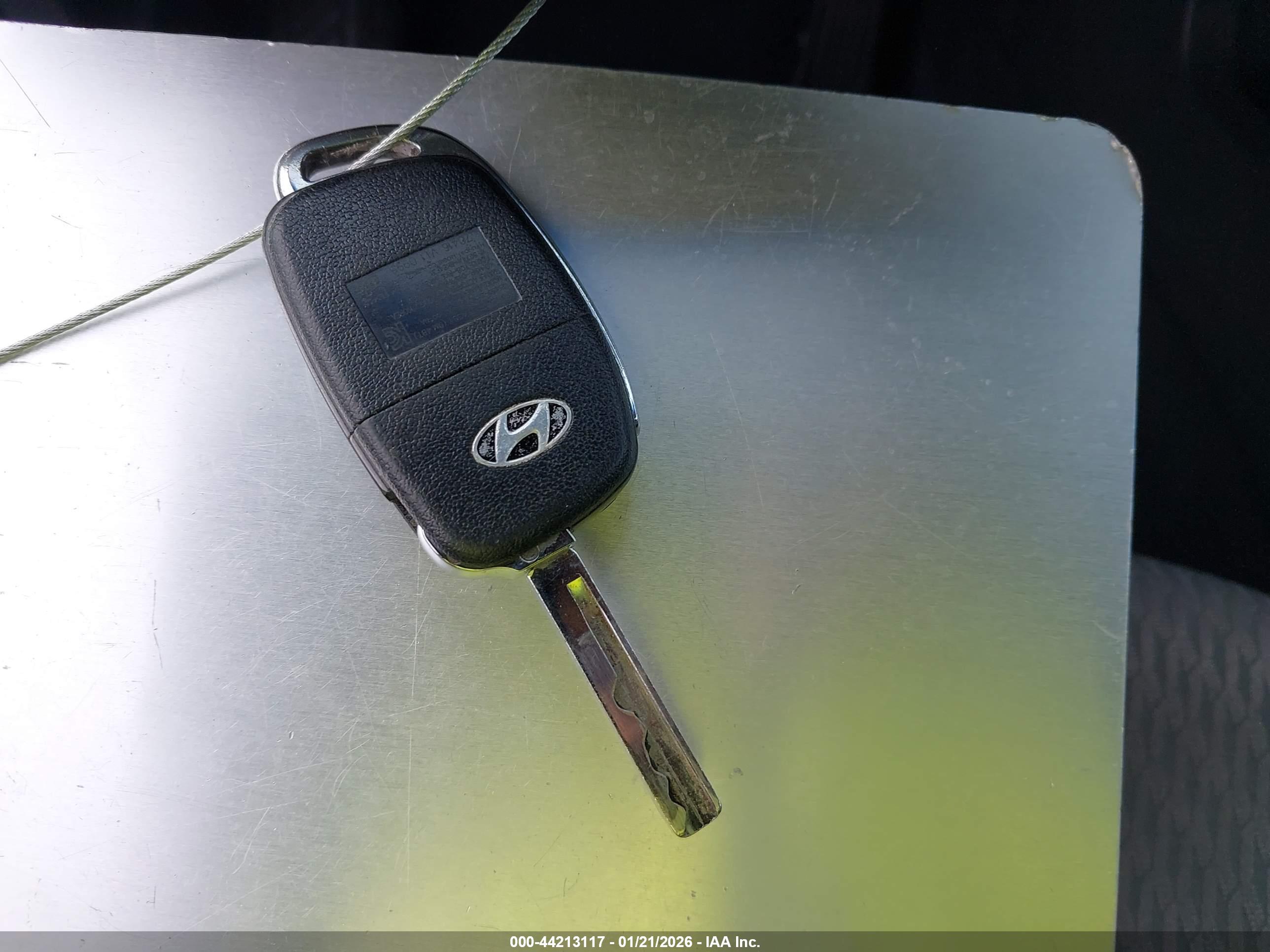 HYUNDAI SANTA image 11