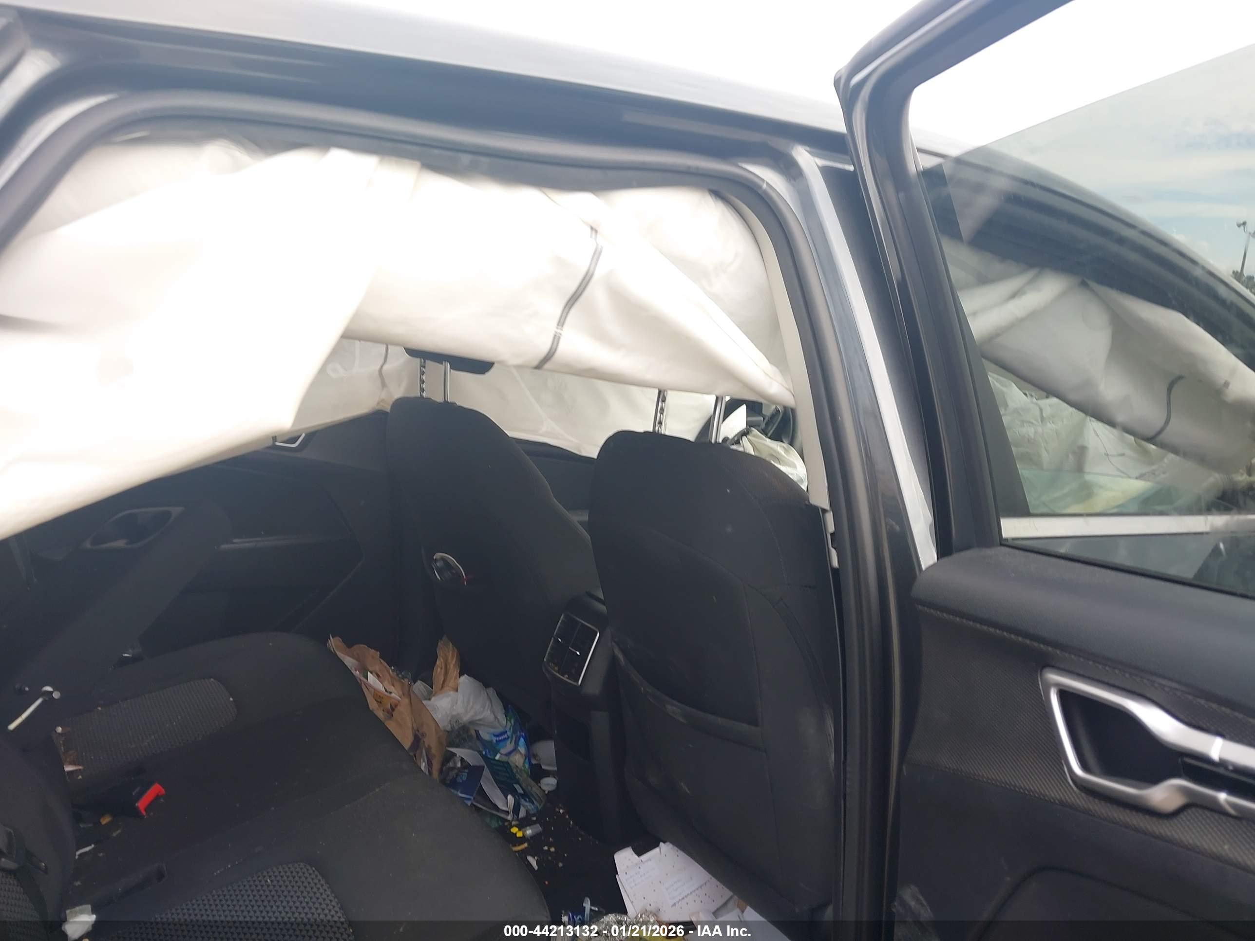 KIA SPORTAGE image 8