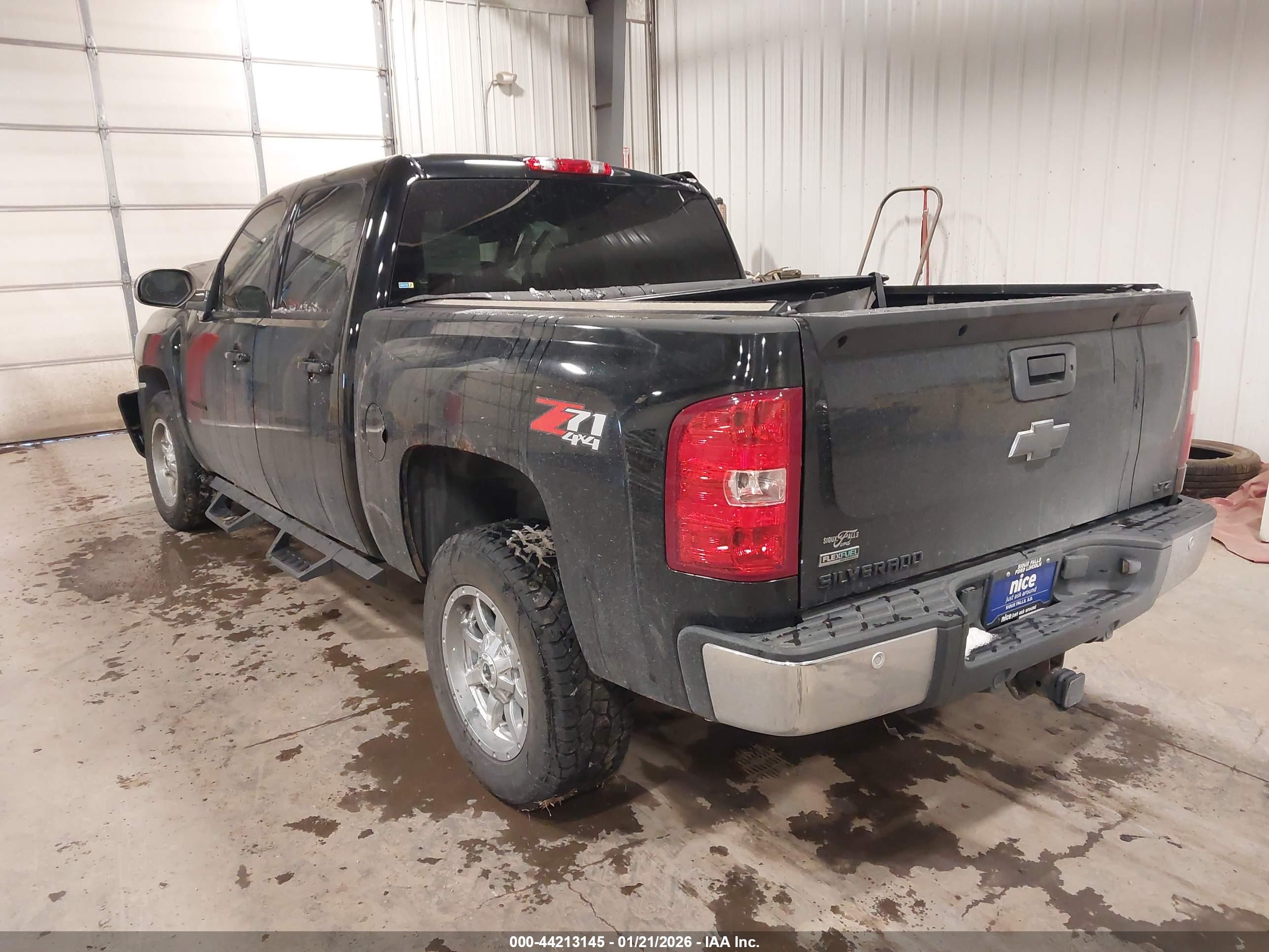 CHEVROLET SILVERADO image 3