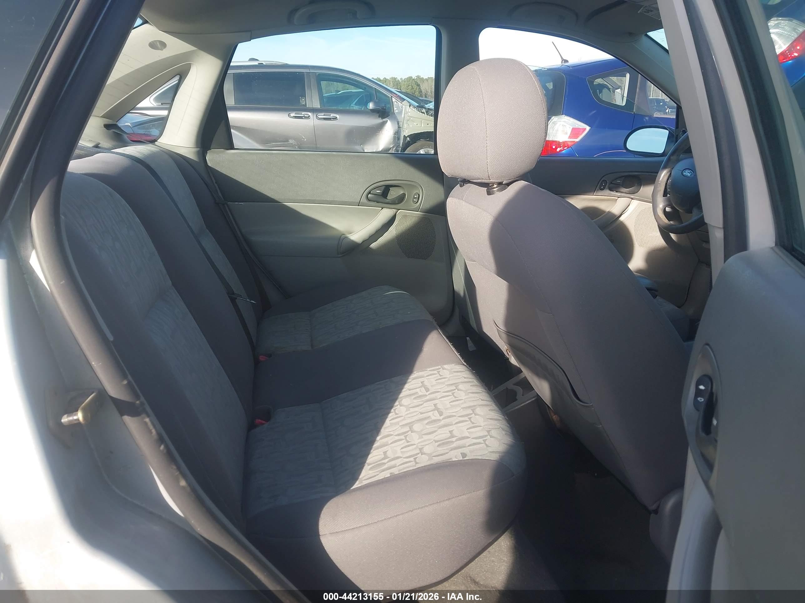 FORD FOCUS image 8