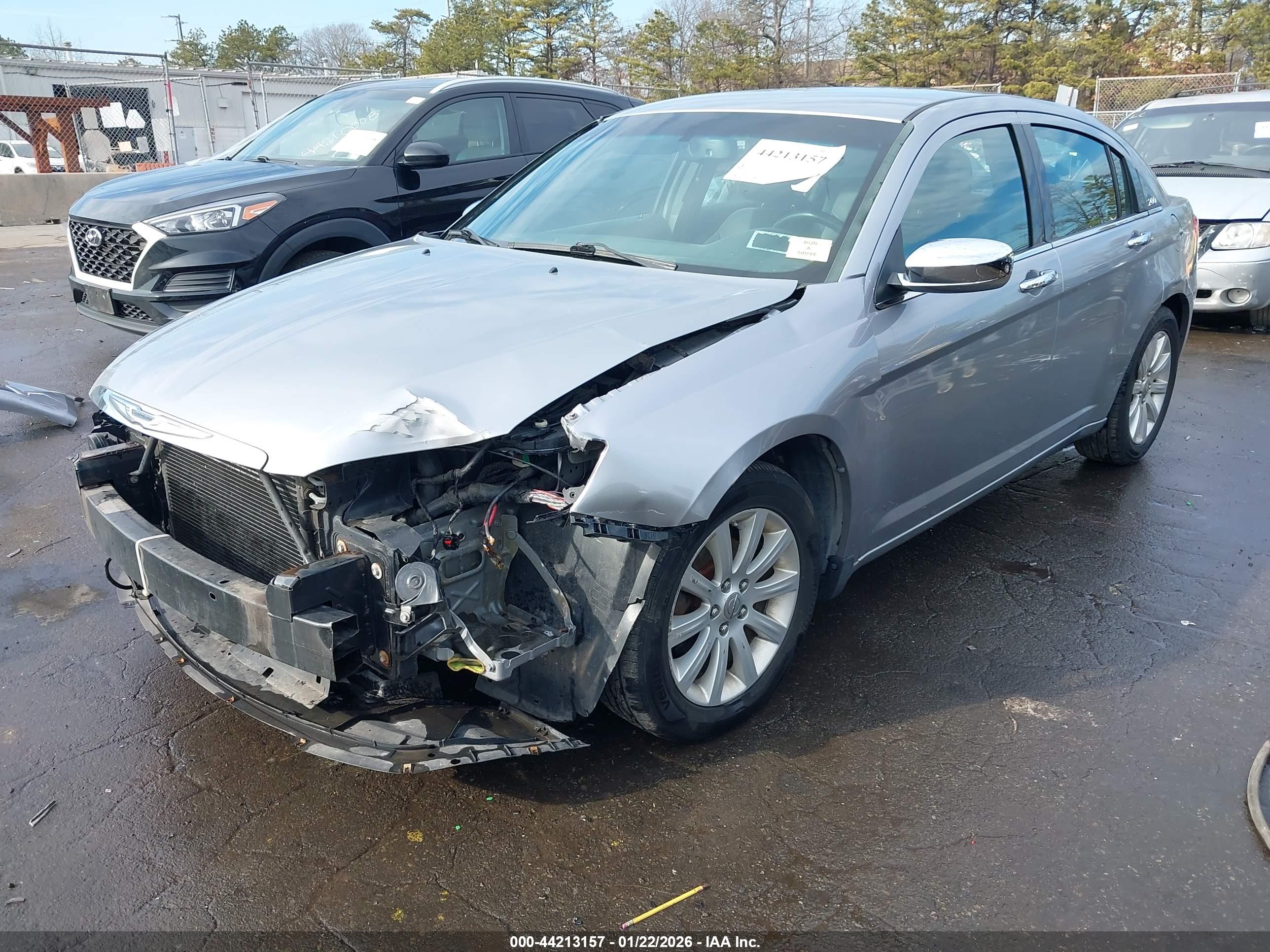 CHRYSLER 200 image 2