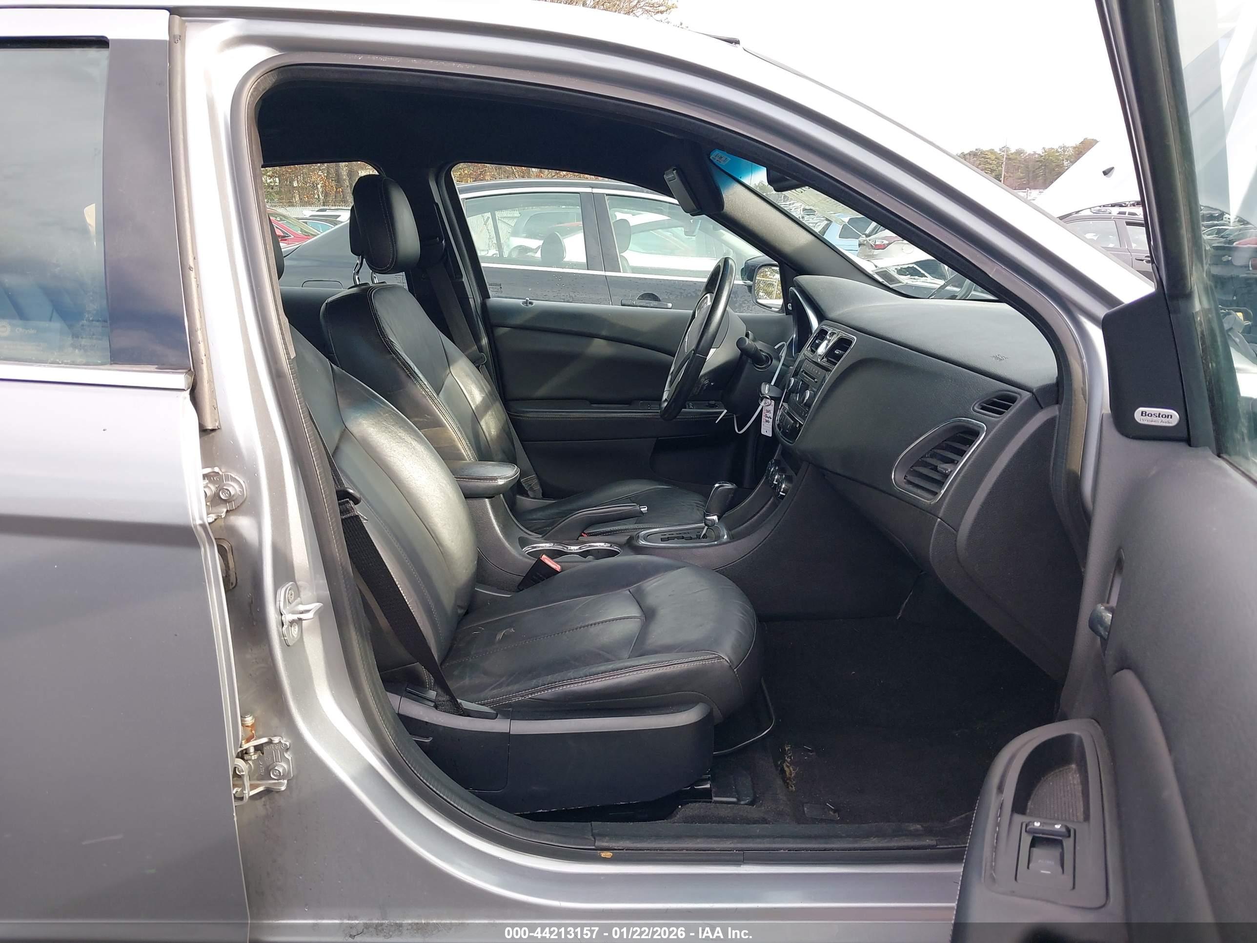 CHRYSLER 200 image 5
