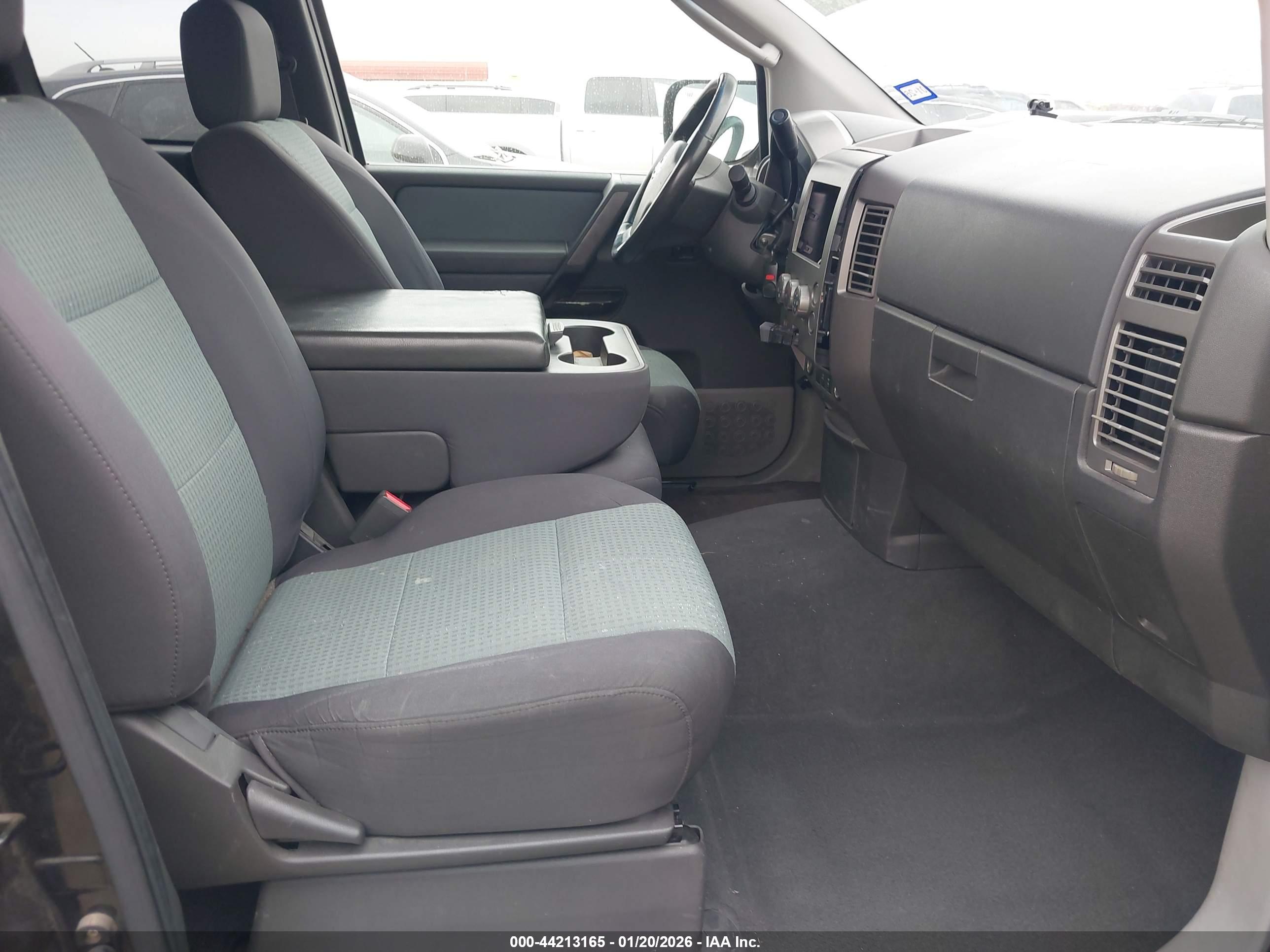 NISSAN TITAN image 5