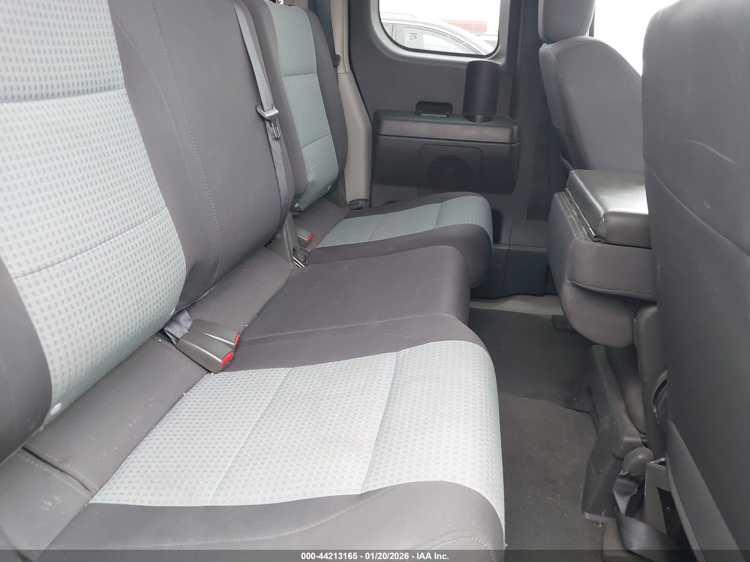 NISSAN TITAN image 8