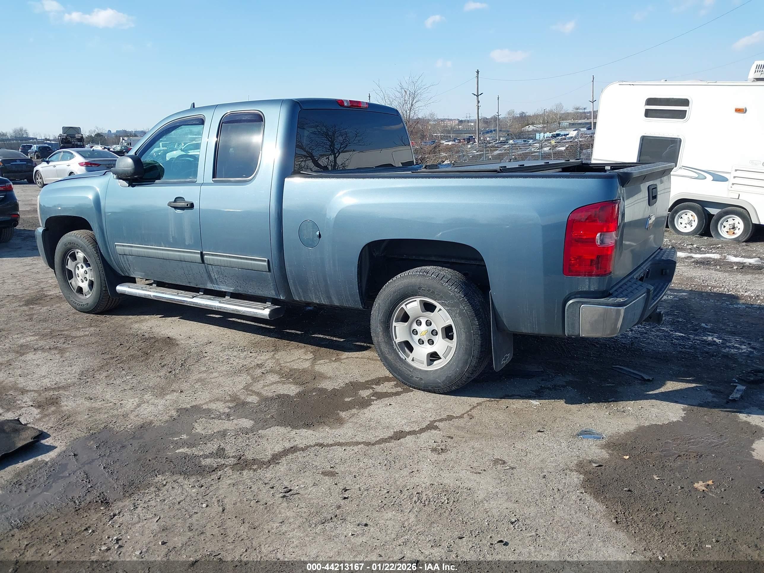 CHEVROLET SILVERADO image 3
