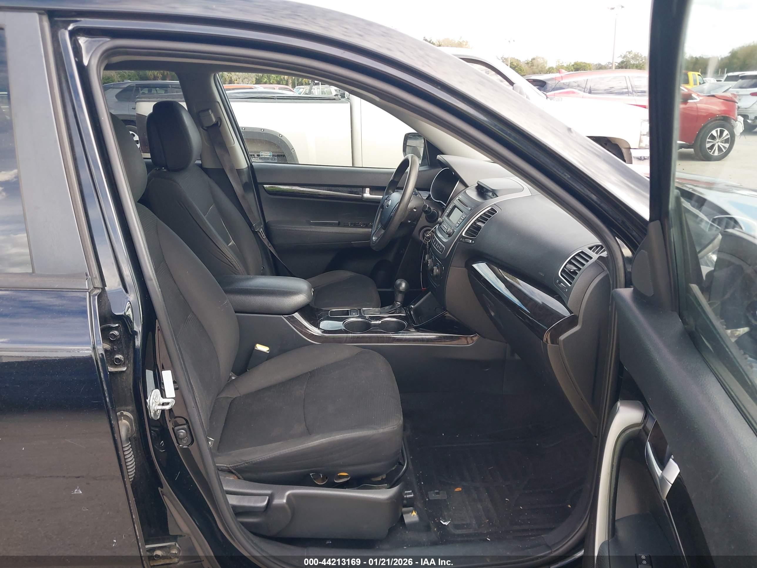 KIA SORENTO image 5
