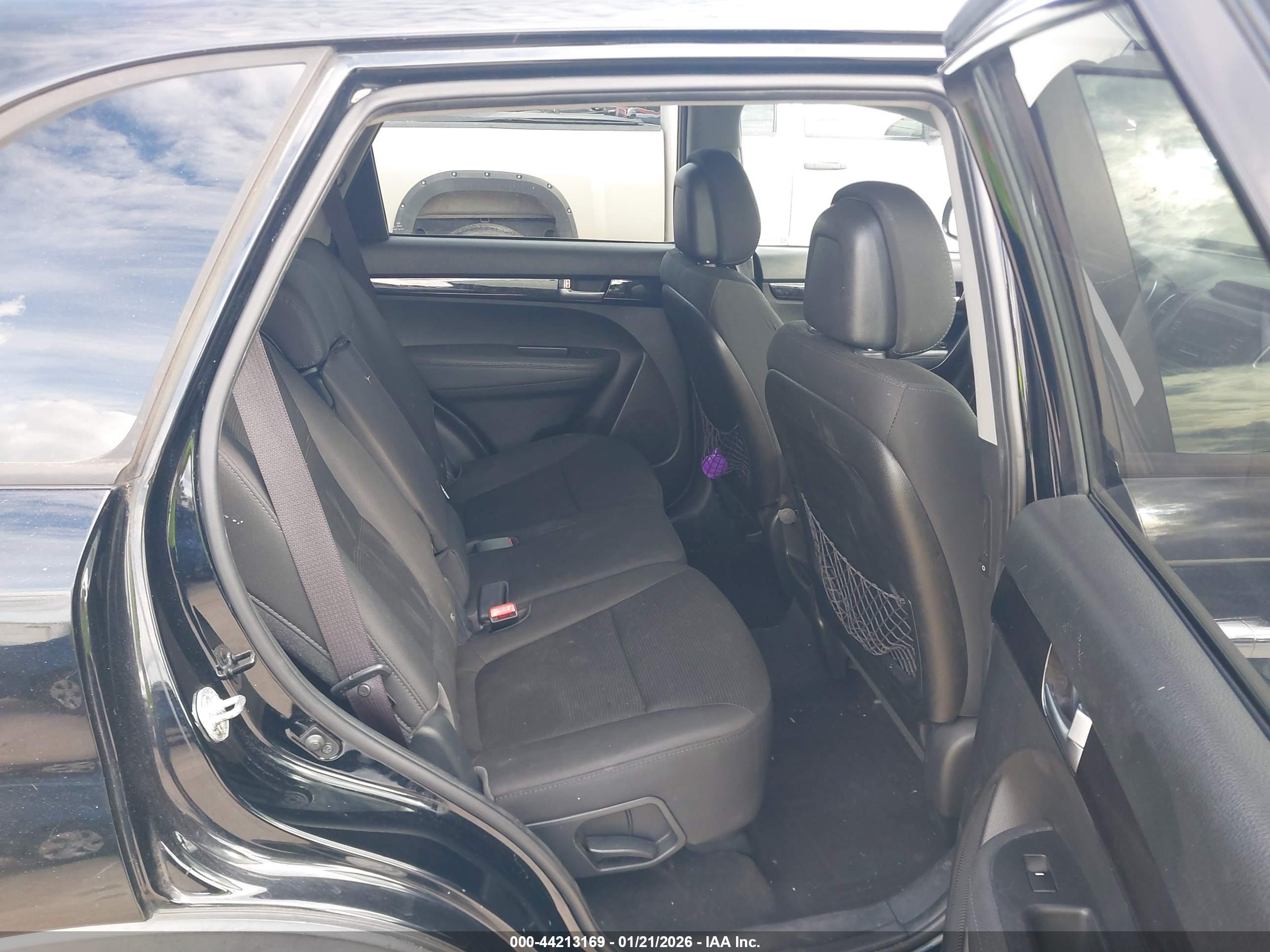 KIA SORENTO image 8