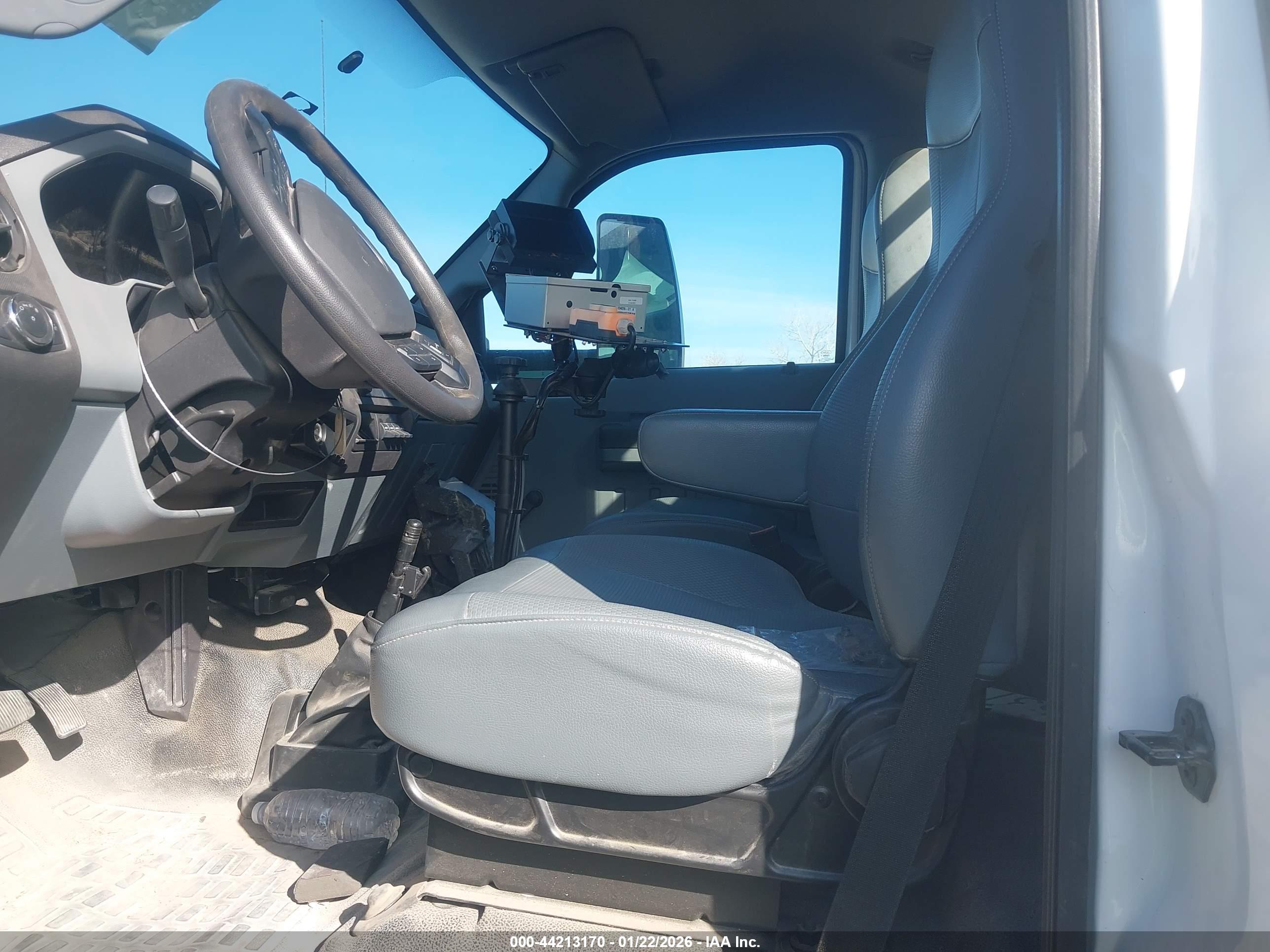 FORD F-650 image 7