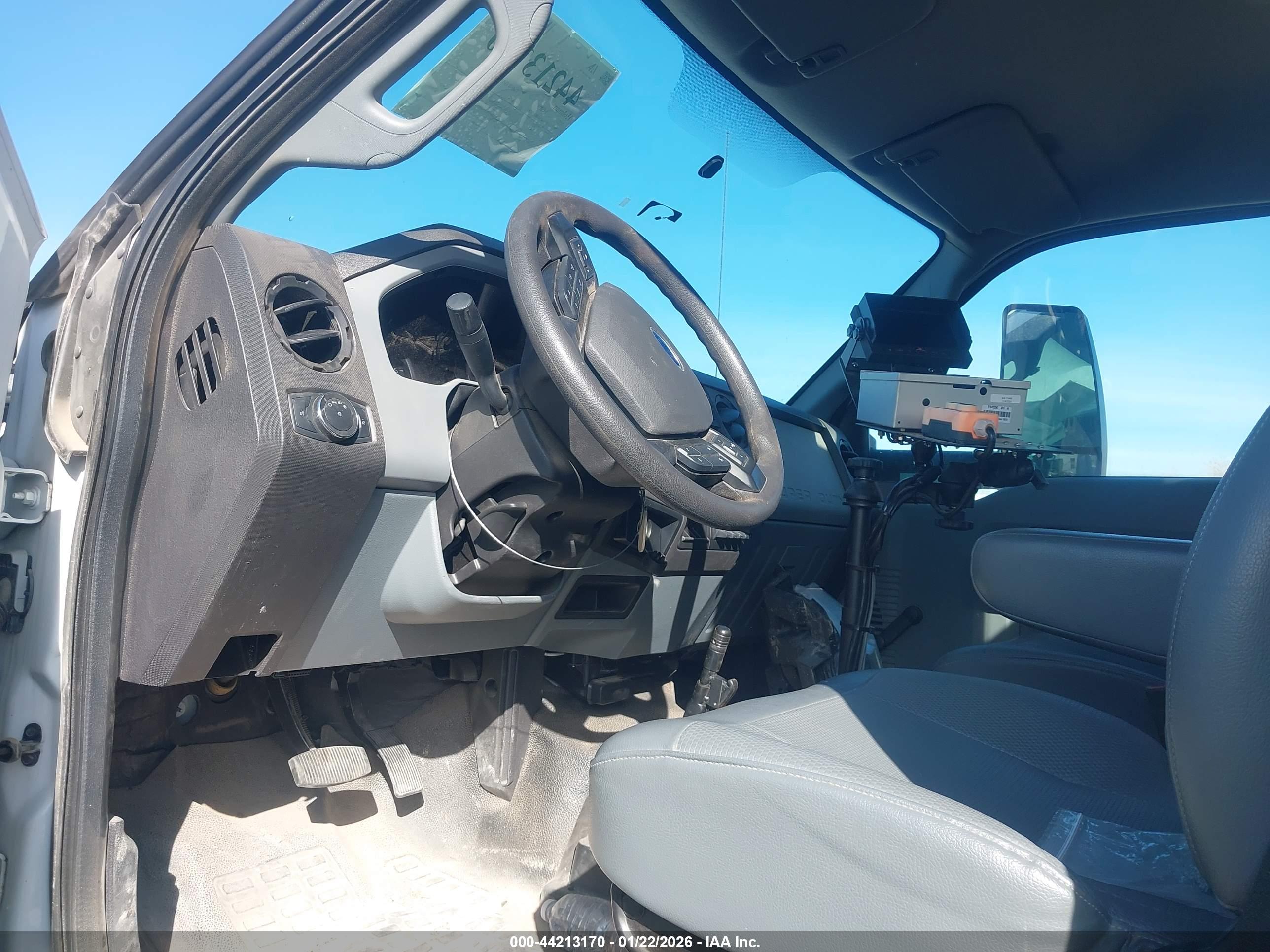 FORD F-650 image 8